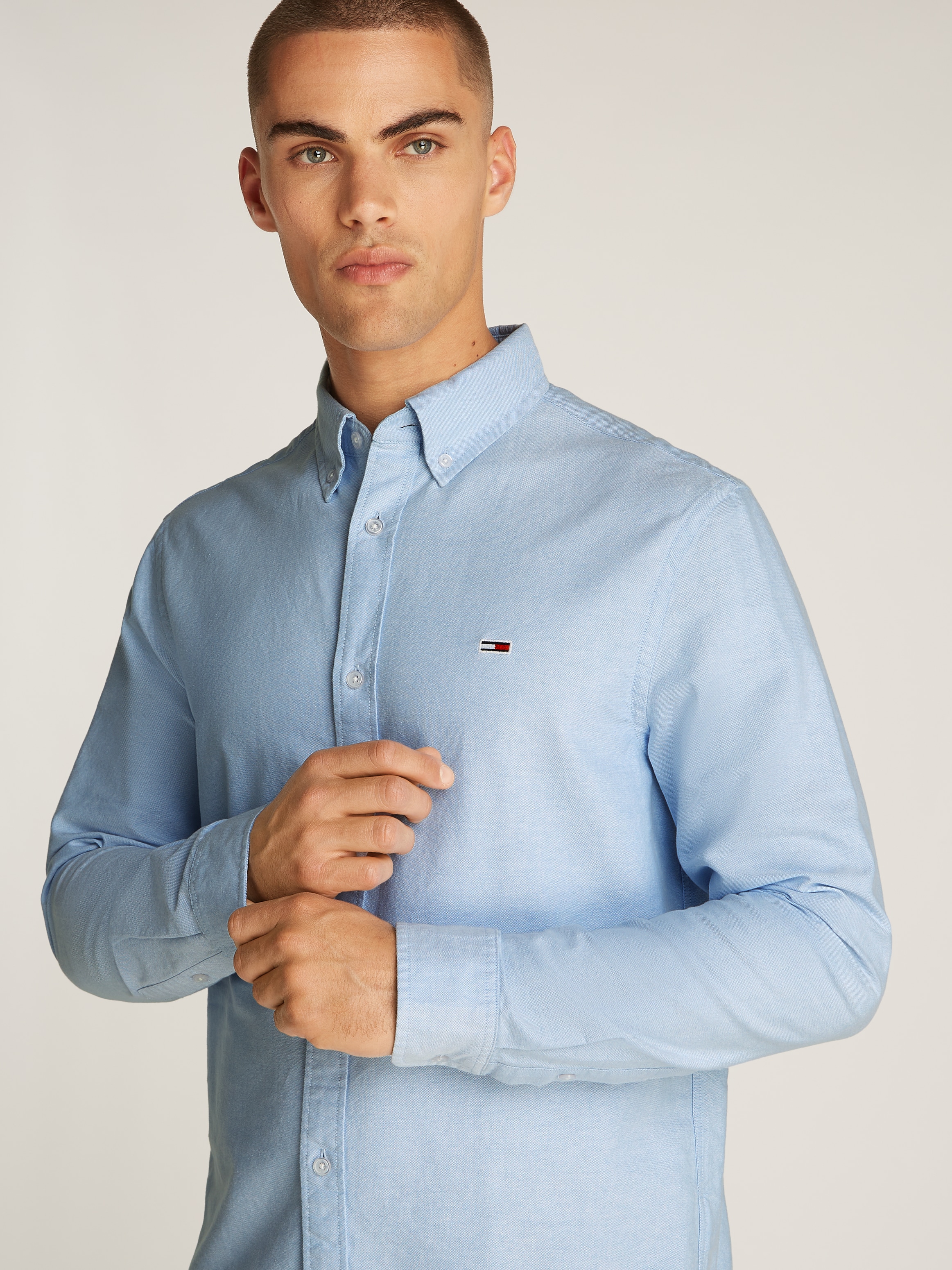 Tommy Jeans Langarmhemd »TJM REG OXFORD SHIRT EXT«, mit Logostickerei