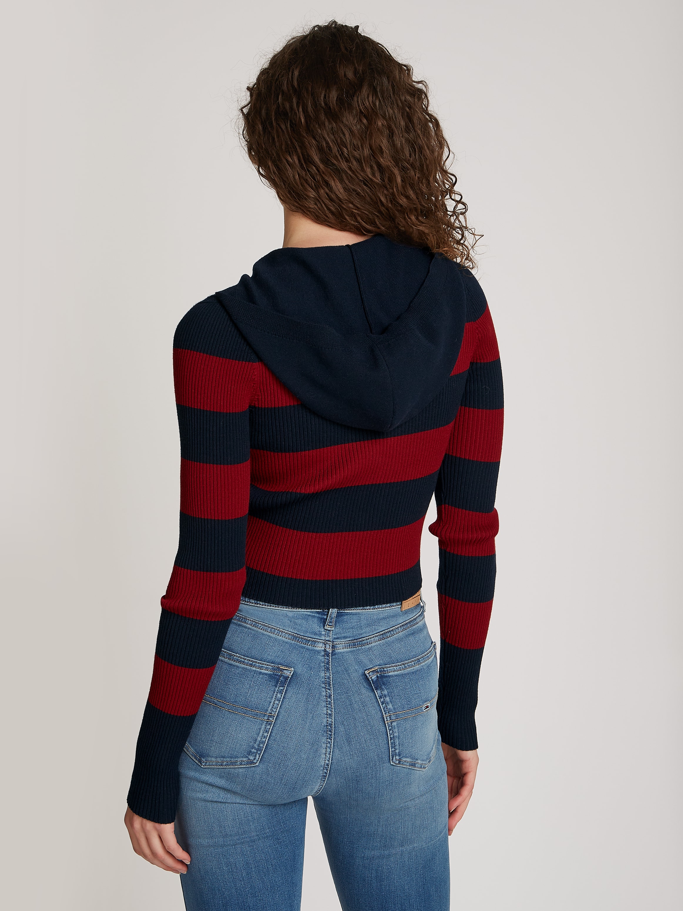 Tommy Jeans Kapuzenpullover »TJW STRIPE 1/4 ZIP HOOD SWEATER«, mit Streifen-Muster, Logo-Flag