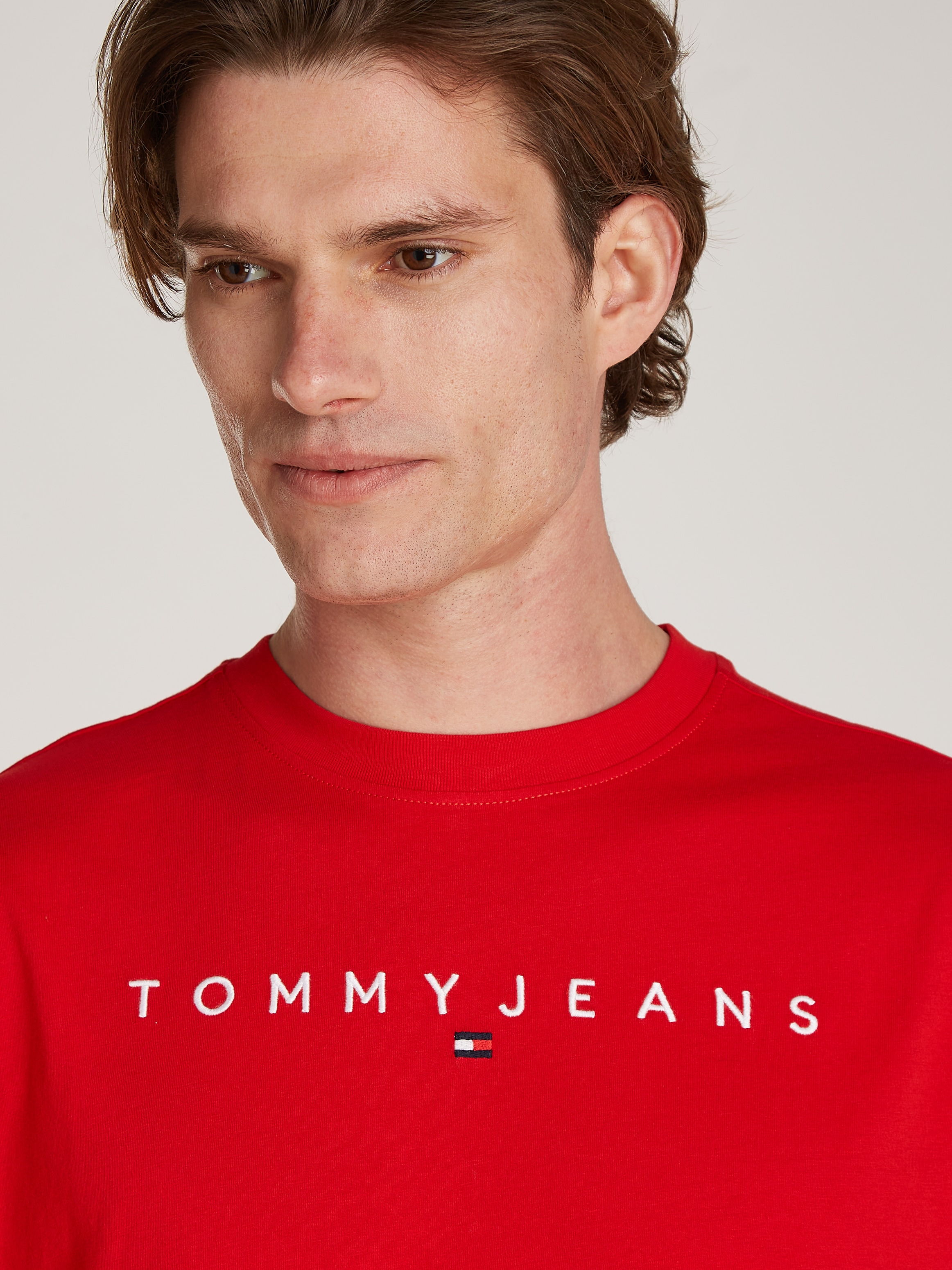 Tommy Jeans T-Shirt »TJM REG LINEAR LOGO TEE EXT«, mit Markenlabel