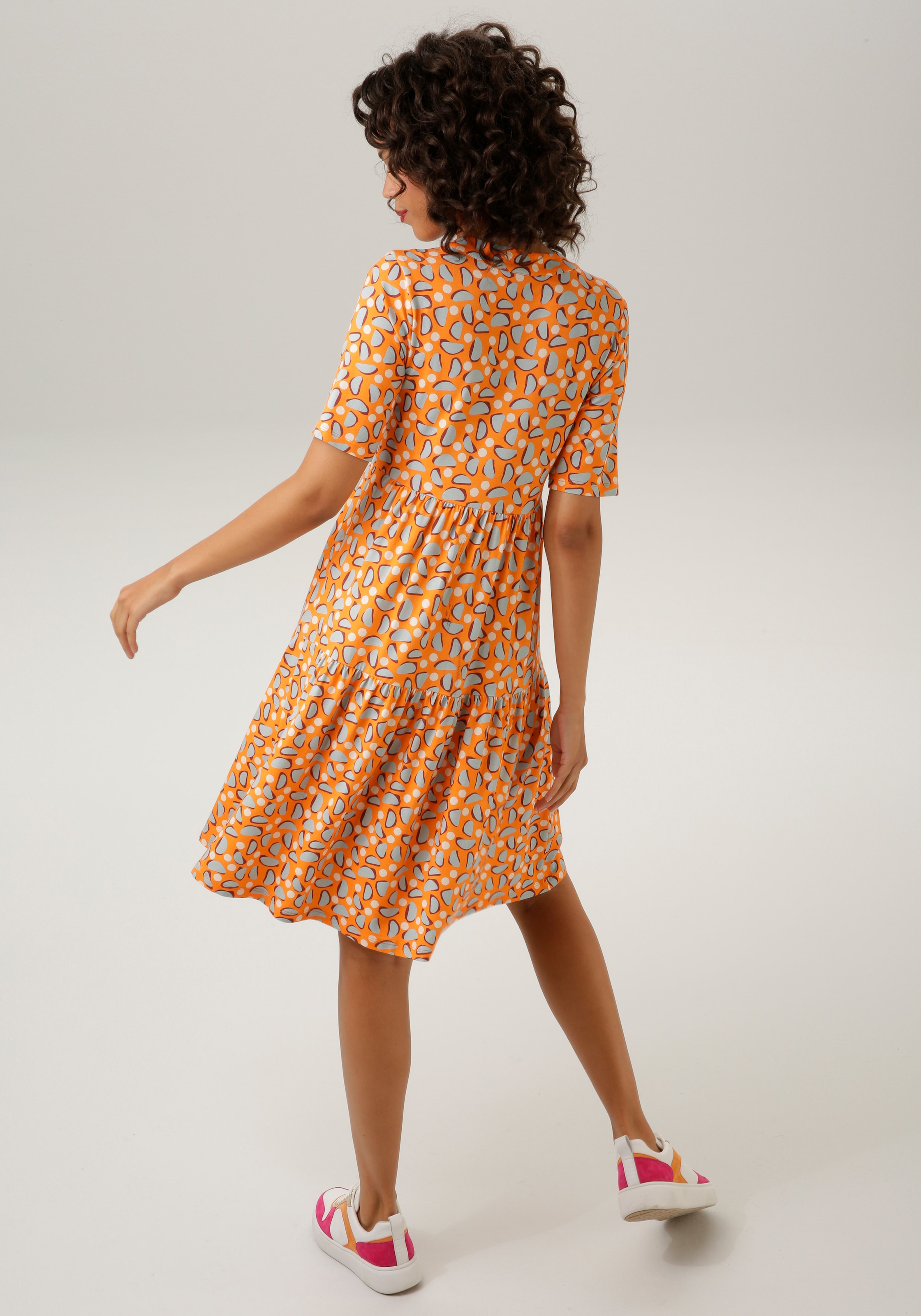 Aniston CASUAL Sommerkleid, mit extravaganten, graphischem Druck - NEUE  KOLLEKTION online kaufen bei Jelmoli-Versand Schweiz