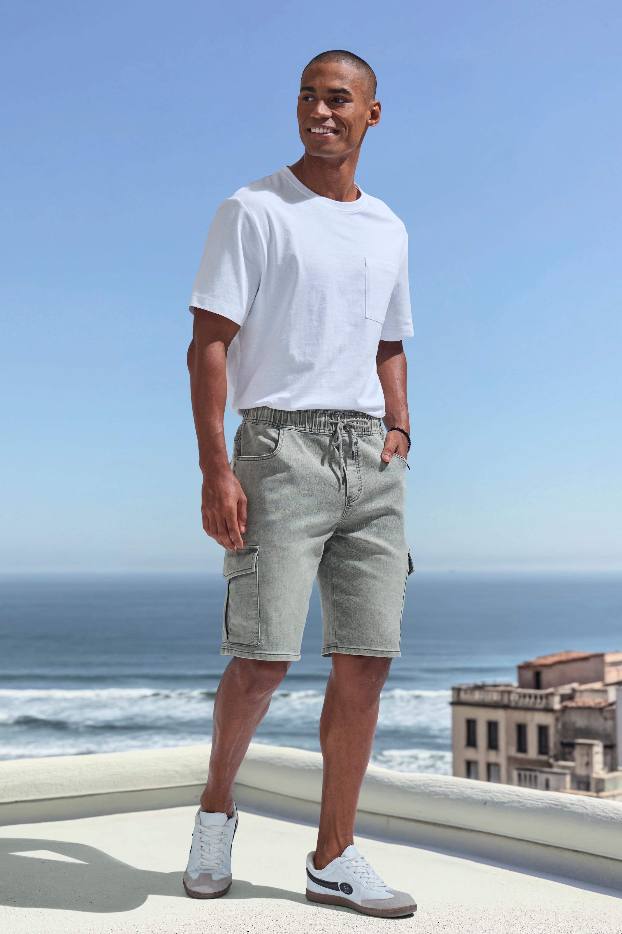John Devin Jogg Pants, mit Cargotaschen, knielang, elastische Schlupf-Bermuda