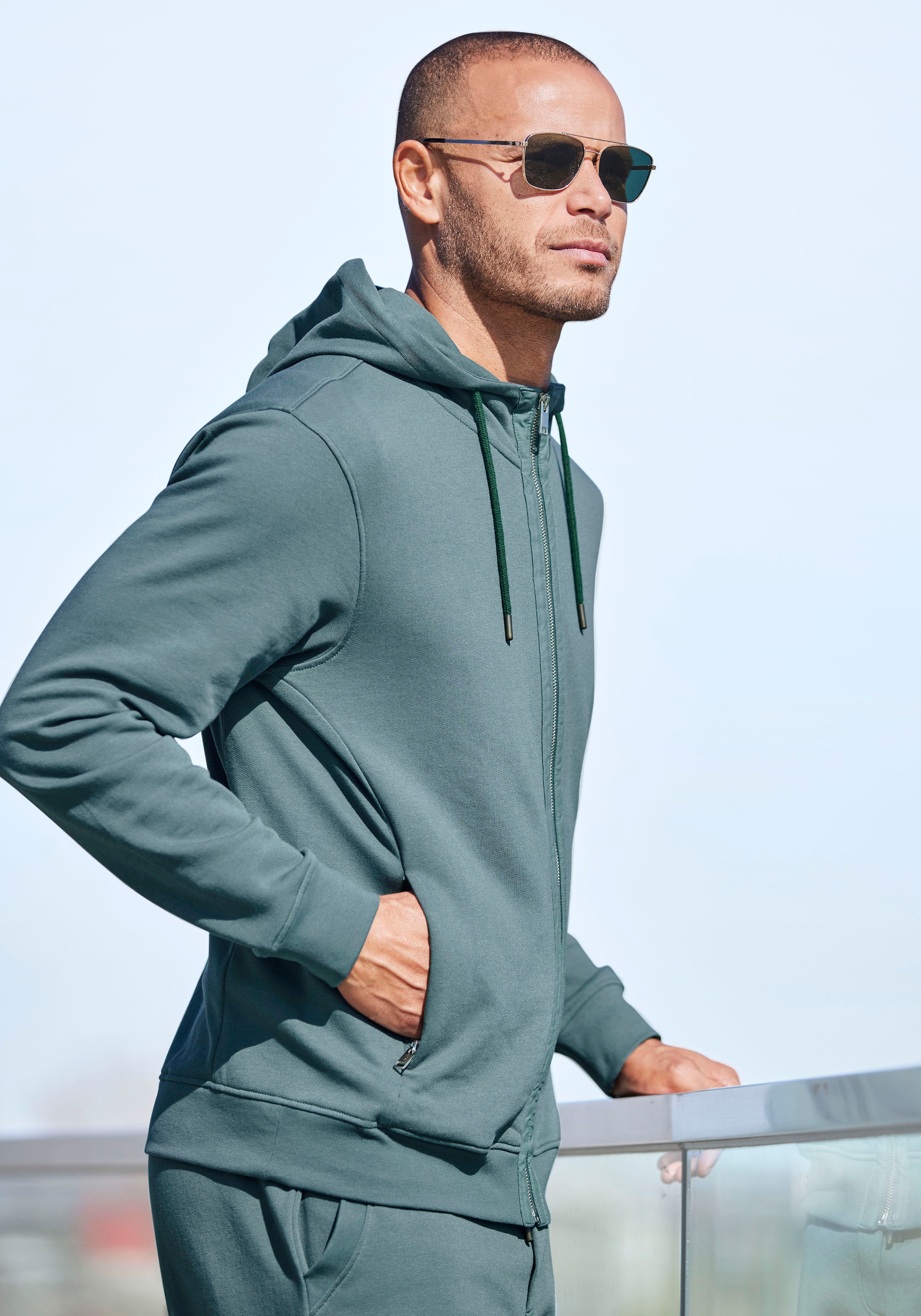 AUTHENTIC LE JOGGER Kapuzensweatjacke, Sweatjacke mit Eingrifftaschen aus Baumwoll-Mix