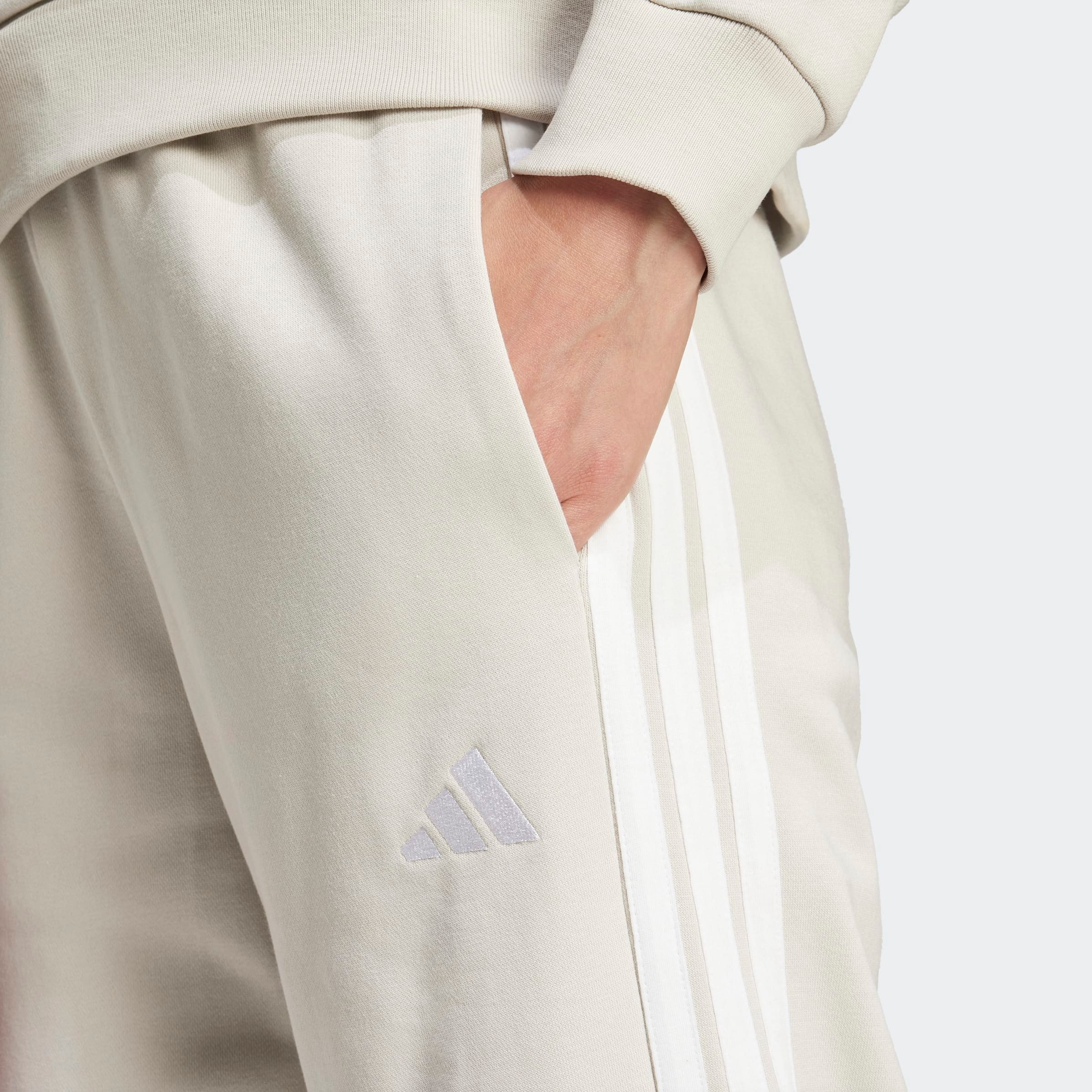 adidas Sportswear Sporthose »W 3S FT OH PT«, (1 tlg.), Reguläre Passform, aus weichem French Terry