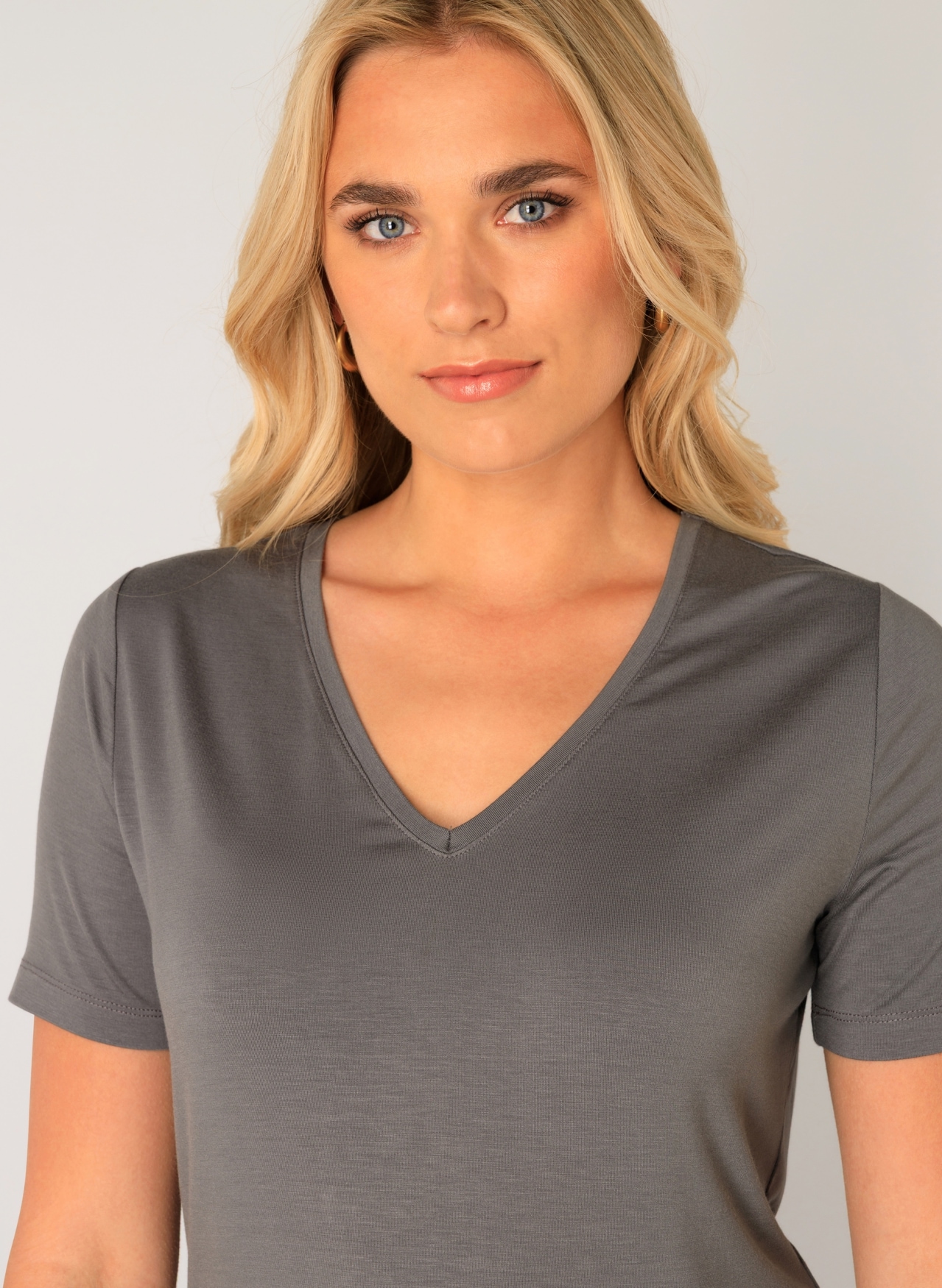 Base Level T-Shirt »Yanic«, mit V-Ausschnitt
