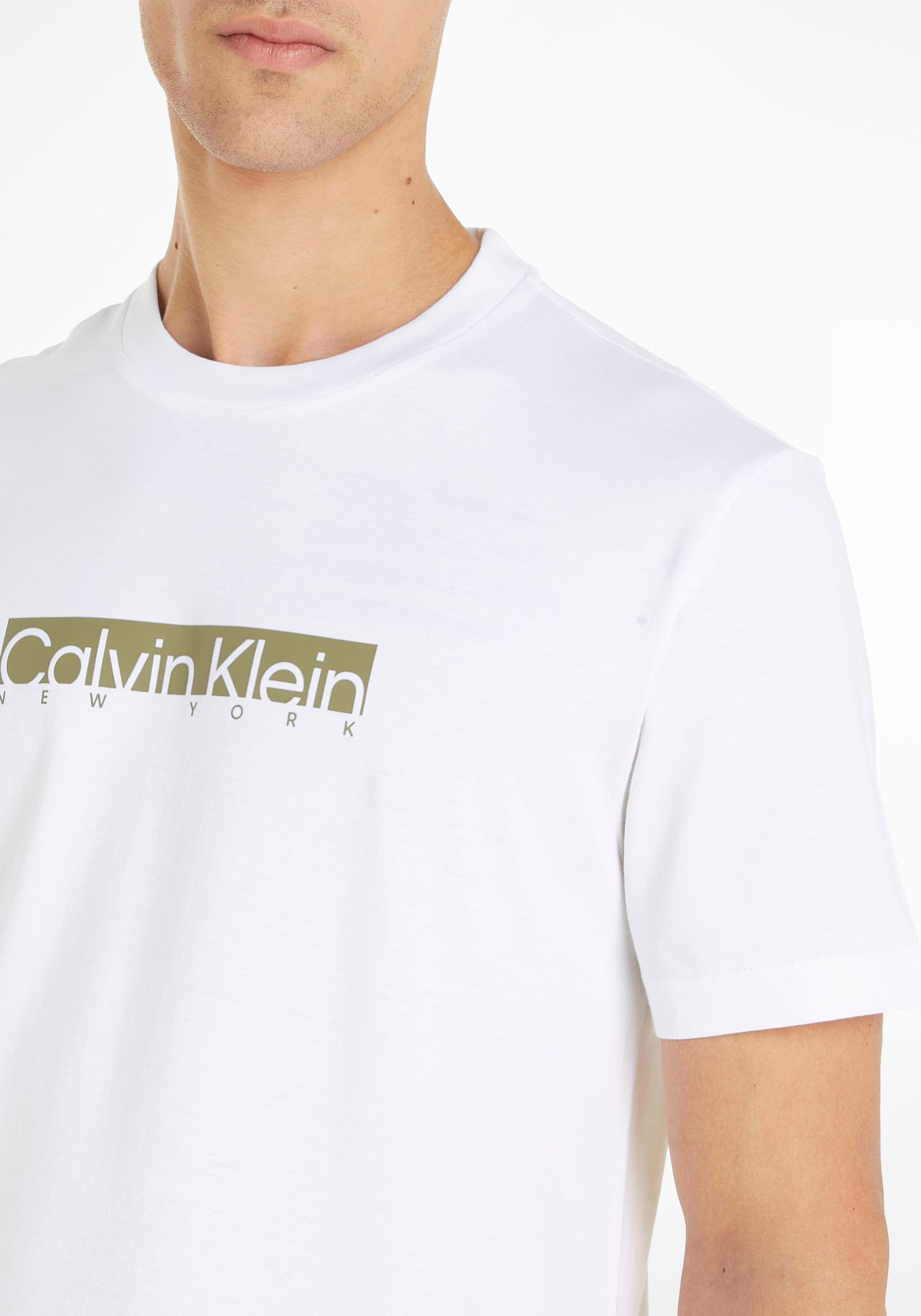 Calvin Klein Kurzarmshirt, mit Calvin Klein Logo auf der Brust online  shoppen | Jelmoli-Versand | T-Shirts