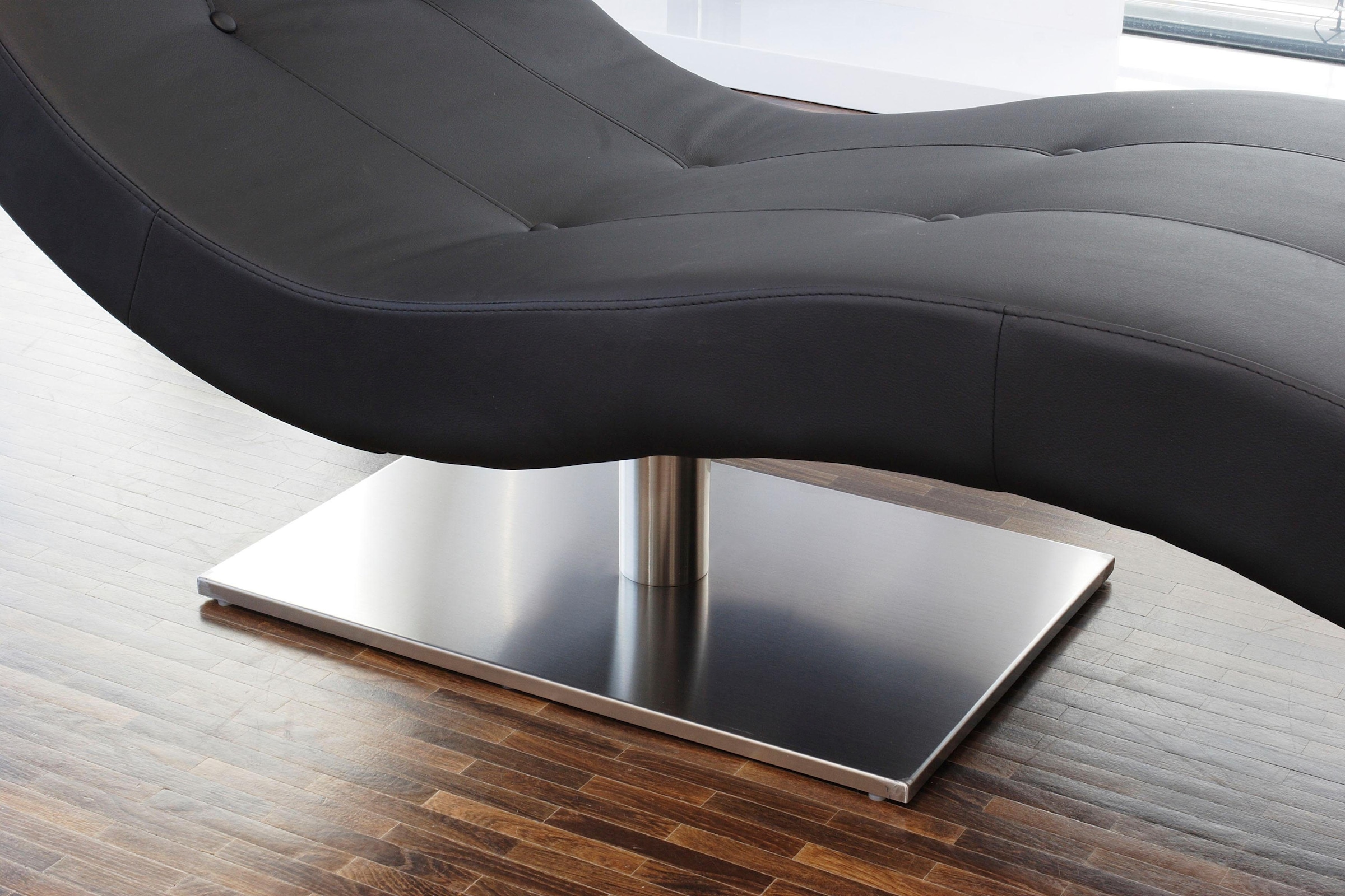 SalesFever Relaxsessel »Komfortabler Relaxsessel«, mit Nackenkissen, Relaxliege mit modernem Metallfuss