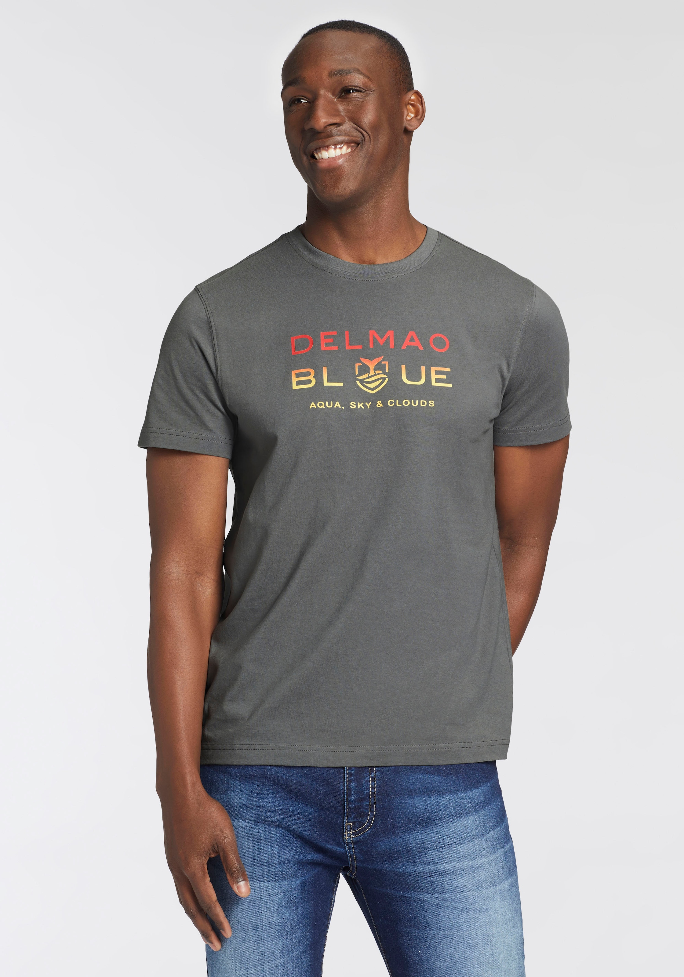 DELMAO T-Shirt, mit modischem Brustprint - NEUE MARKE!