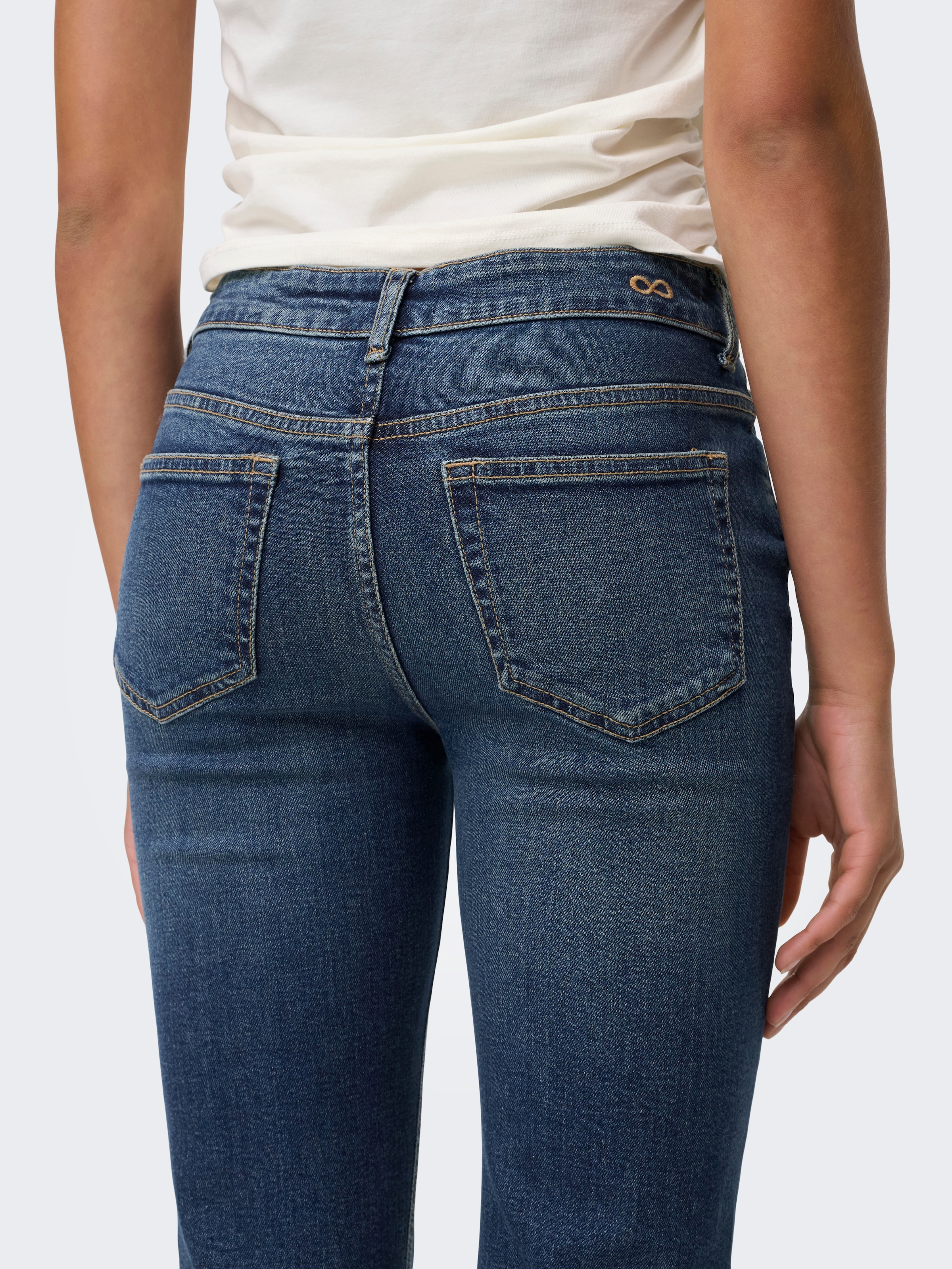 JDY 5-Pocket-Jeans »JDYKATHY HW FLARED JEANS DNM NOOS«, mit ausgestelltem Bein im Flared Look