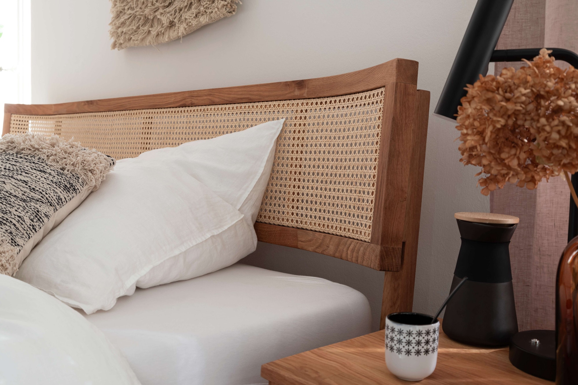 andas Bett »Hällevik Doppelbett, Massivholzbett, hyggeliger Stil«, massive FSC-zertifizierte Eiche geölt, Kopfteil mit Wiener Geflecht