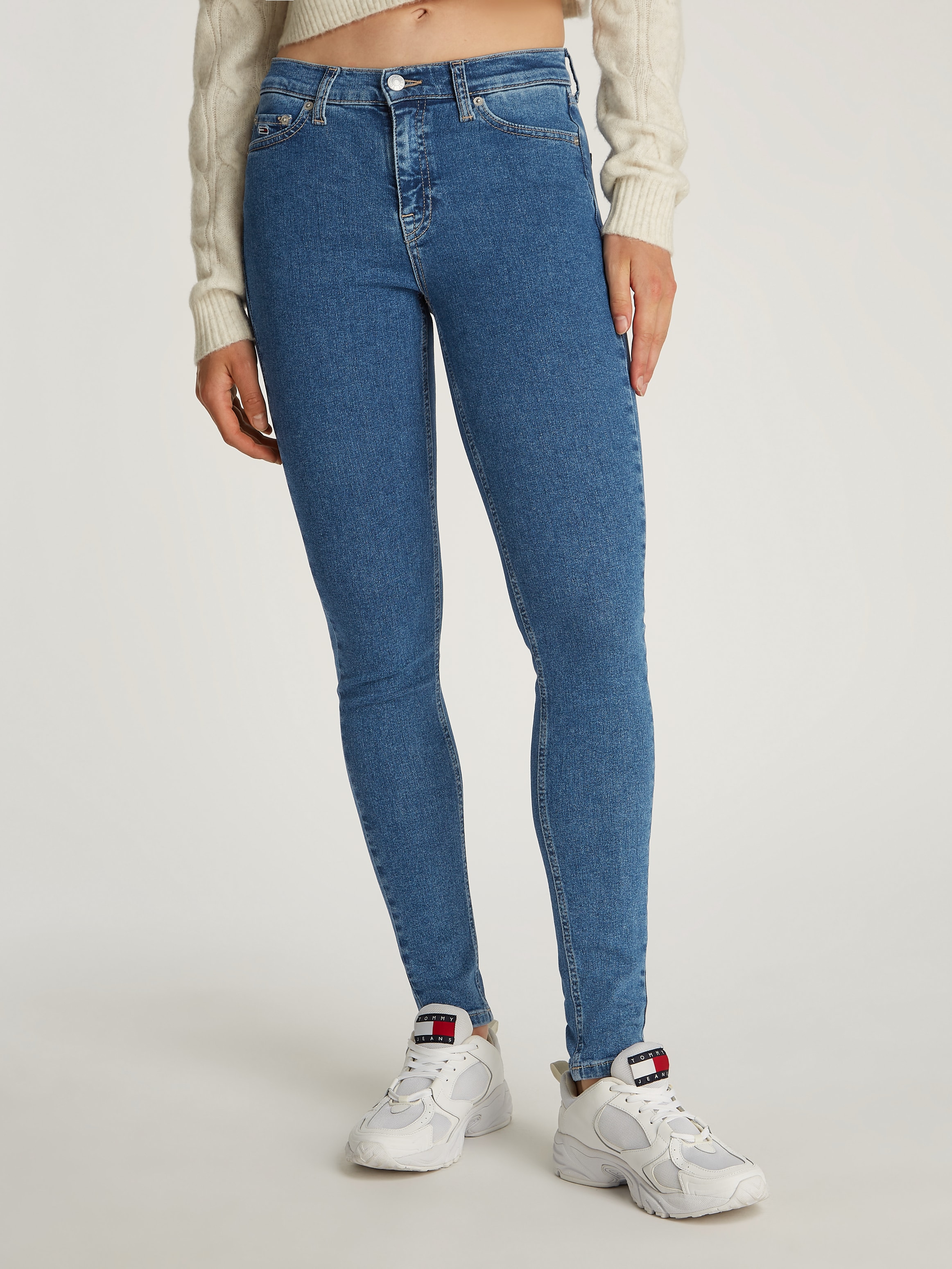 TOMMY JEANS Skinny-fit-Jeans »Nora Mid Rise Skinny Fit«, mit Waschung, mit Logo-Badge