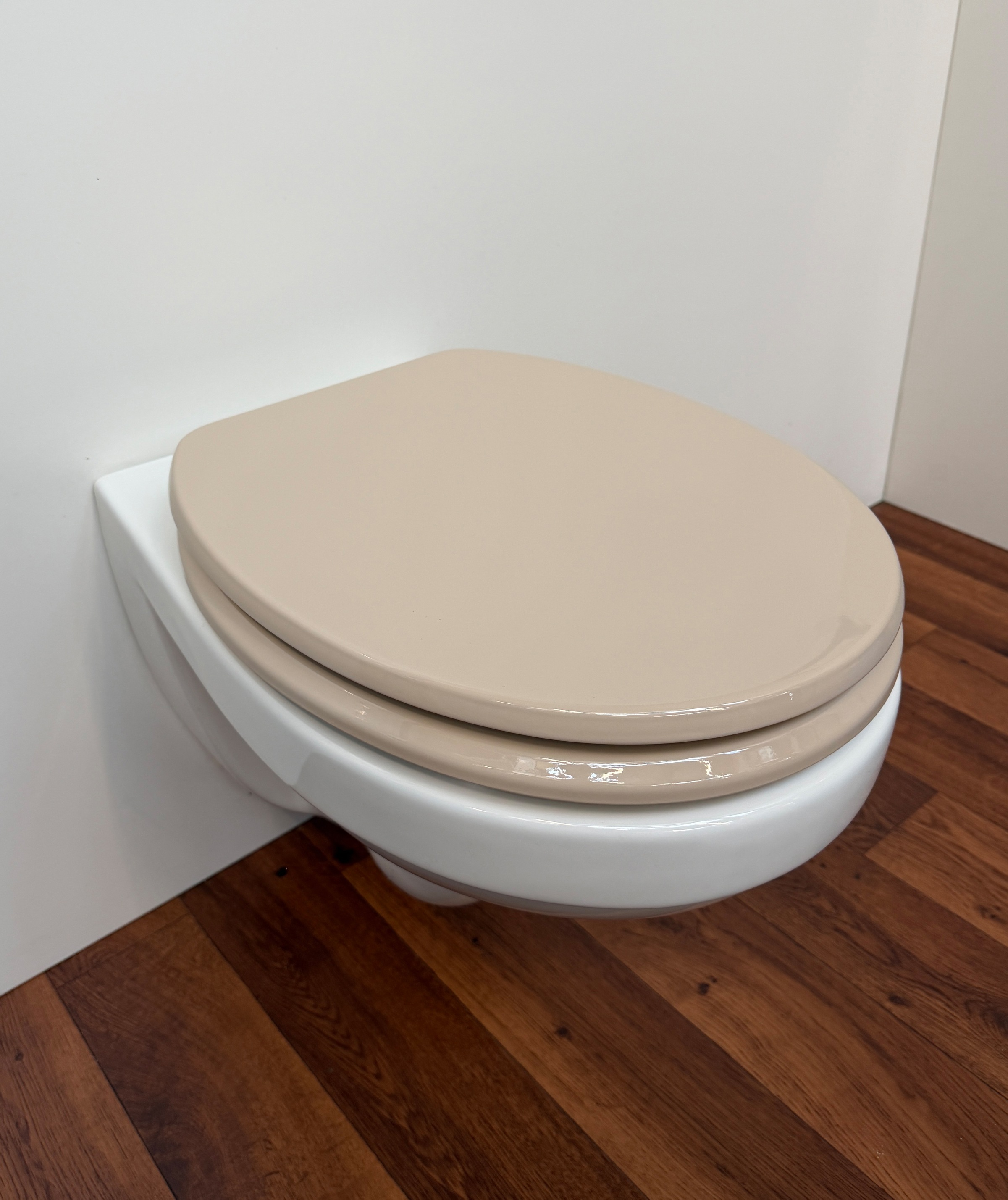 welltime WC-Sitz "Classic Colours" Kratzfester Klo-Sitz mit einem Holzkern und Absenkautomatik
