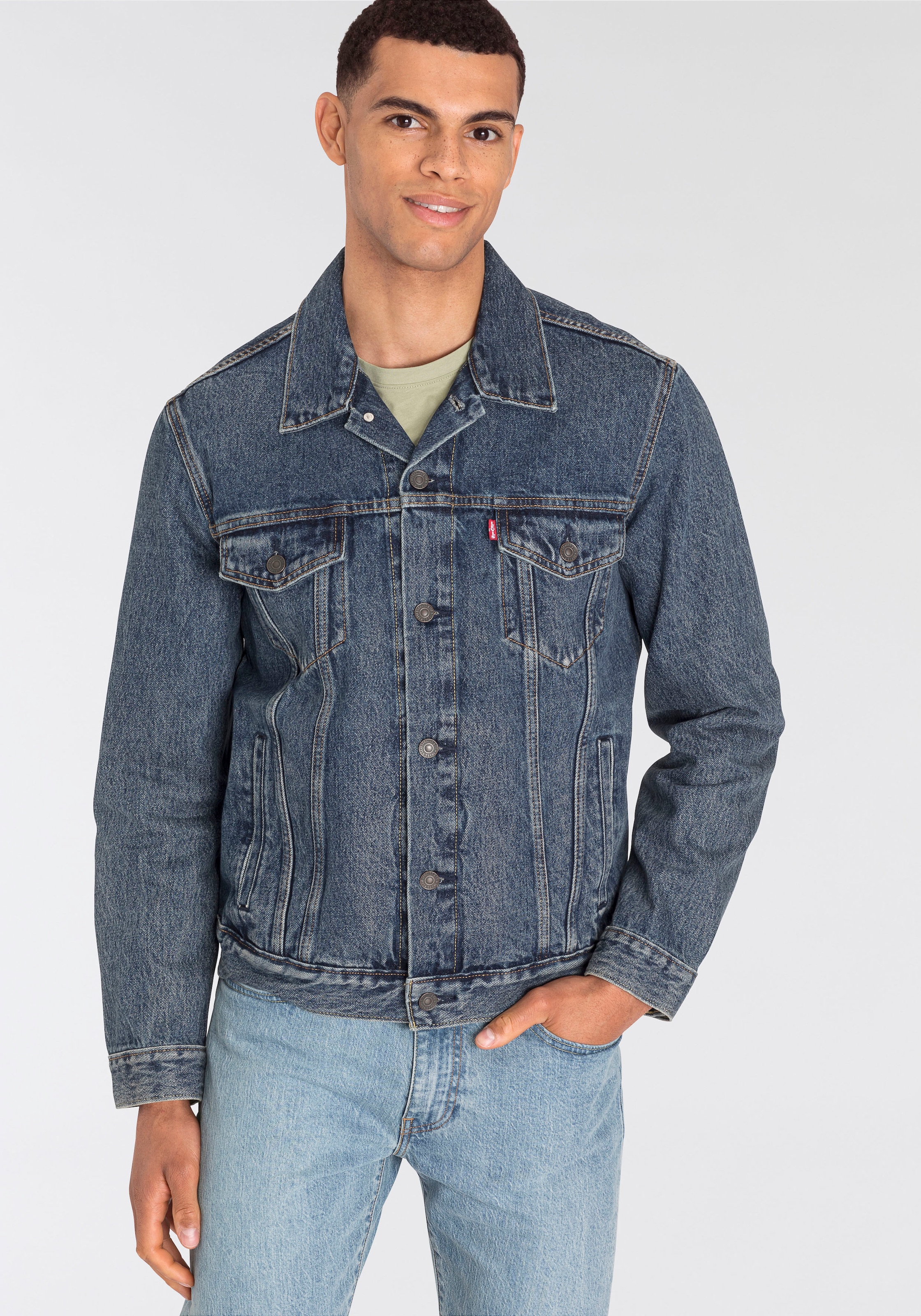 Levi's® Jeansjacke »VINTAGE FIT TRUCKER JKT« ohne Kapuze mit Knopfleiste