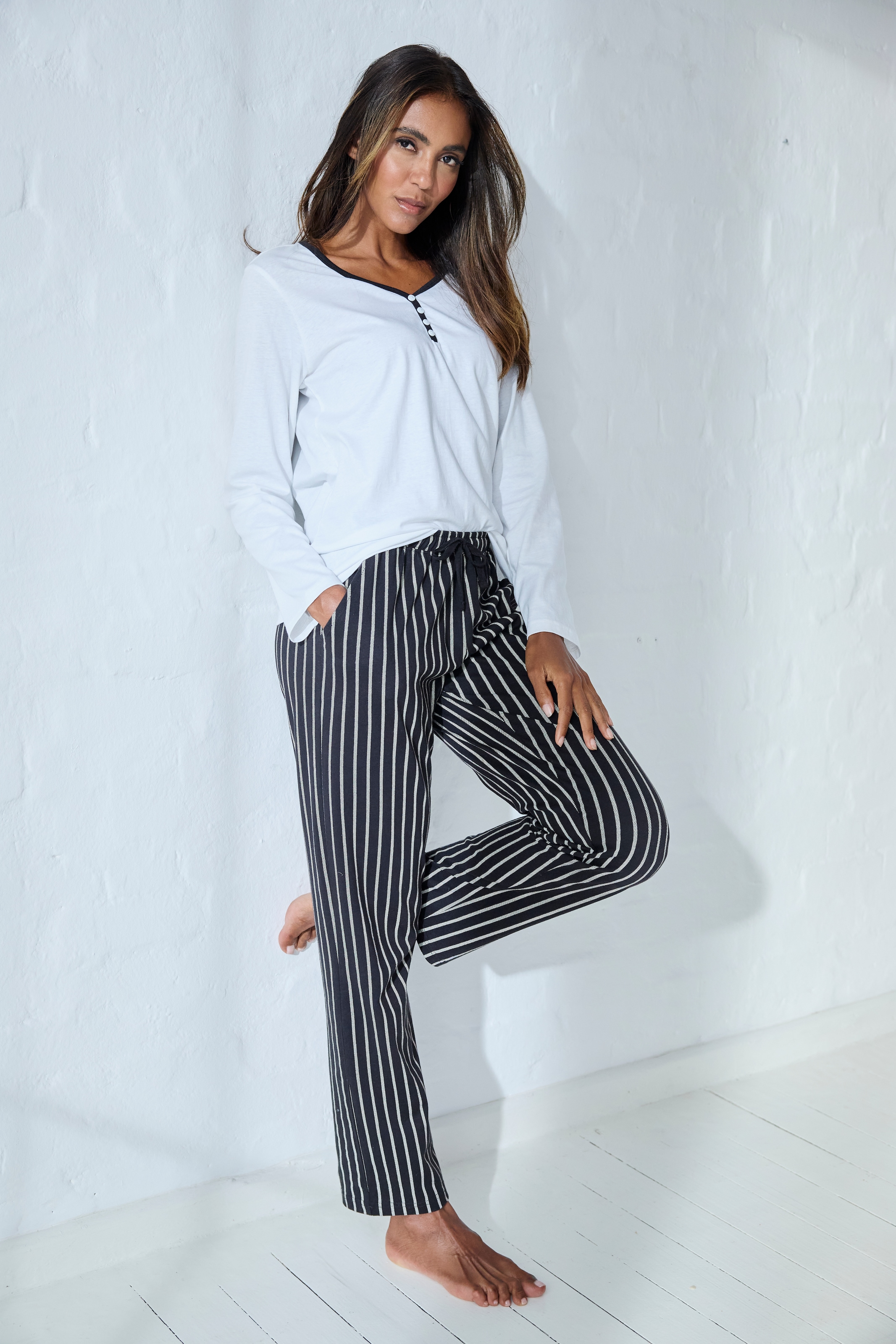 Vivance Dreams Pyjamahose, mit Schwarz-Weiss-Druck