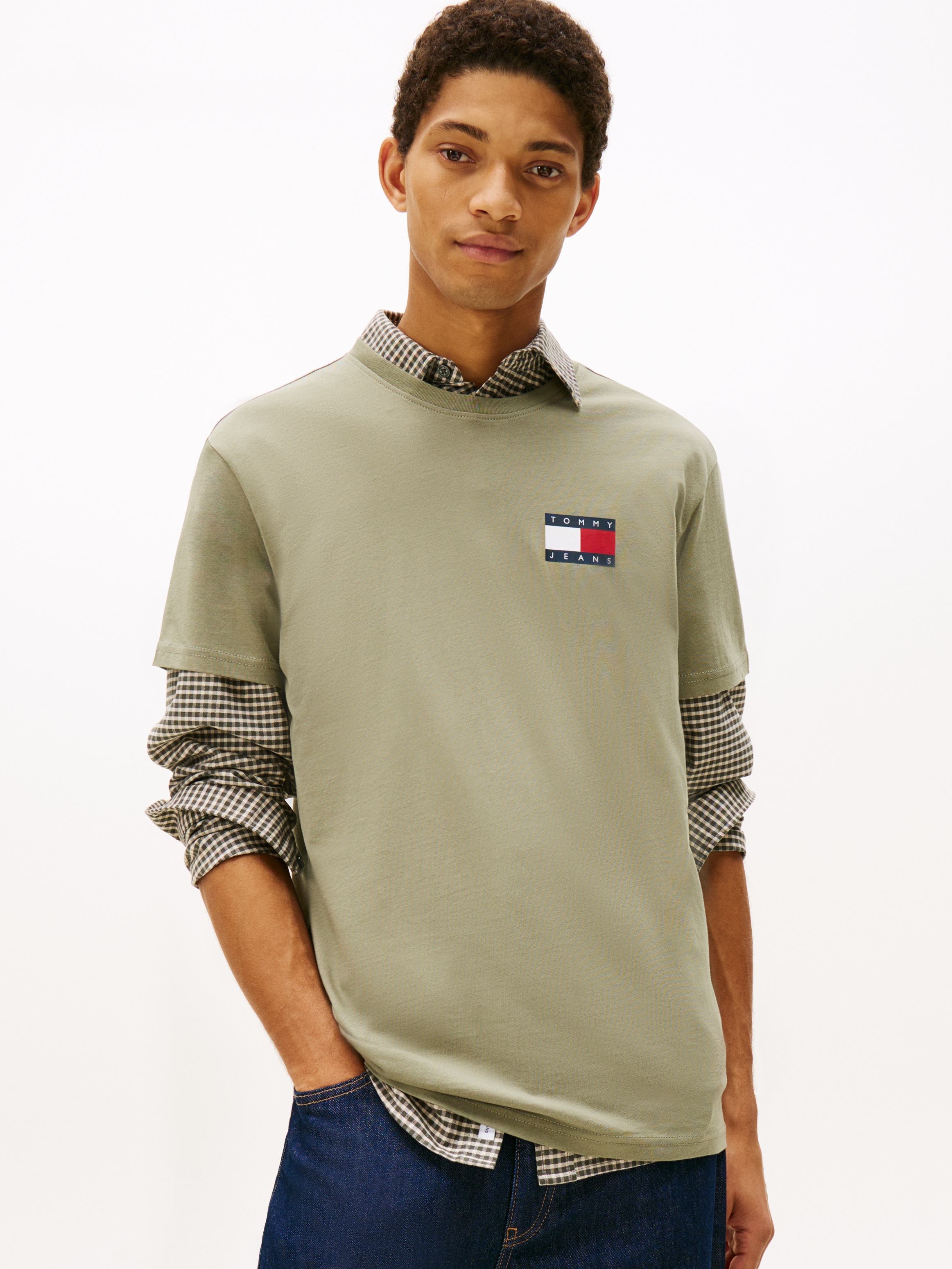 Tommy Jeans T-Shirt "TJM SLIM FIT ESSENTIAL FLAG" Mit Rundhalsausschnitt
