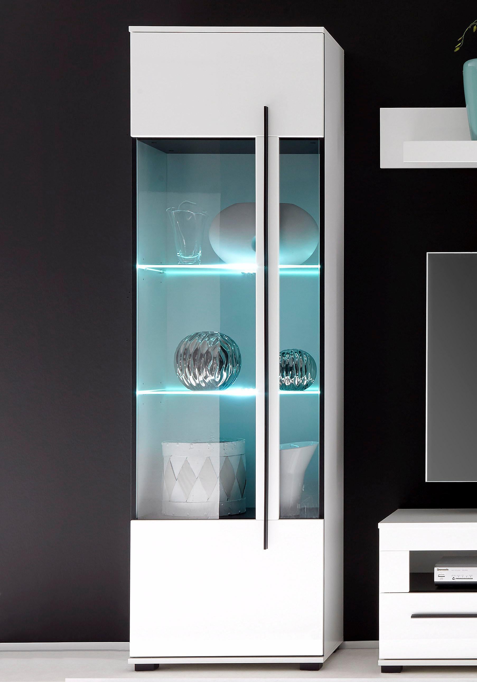 INOSIGN Vitrine »Cantara, Vitrinenschrank in Eiche Evoke oder weiss, Standvitrine«, schwarzer Stangengriff, ausreichend Stauraum, vielseitig einsetzbar
