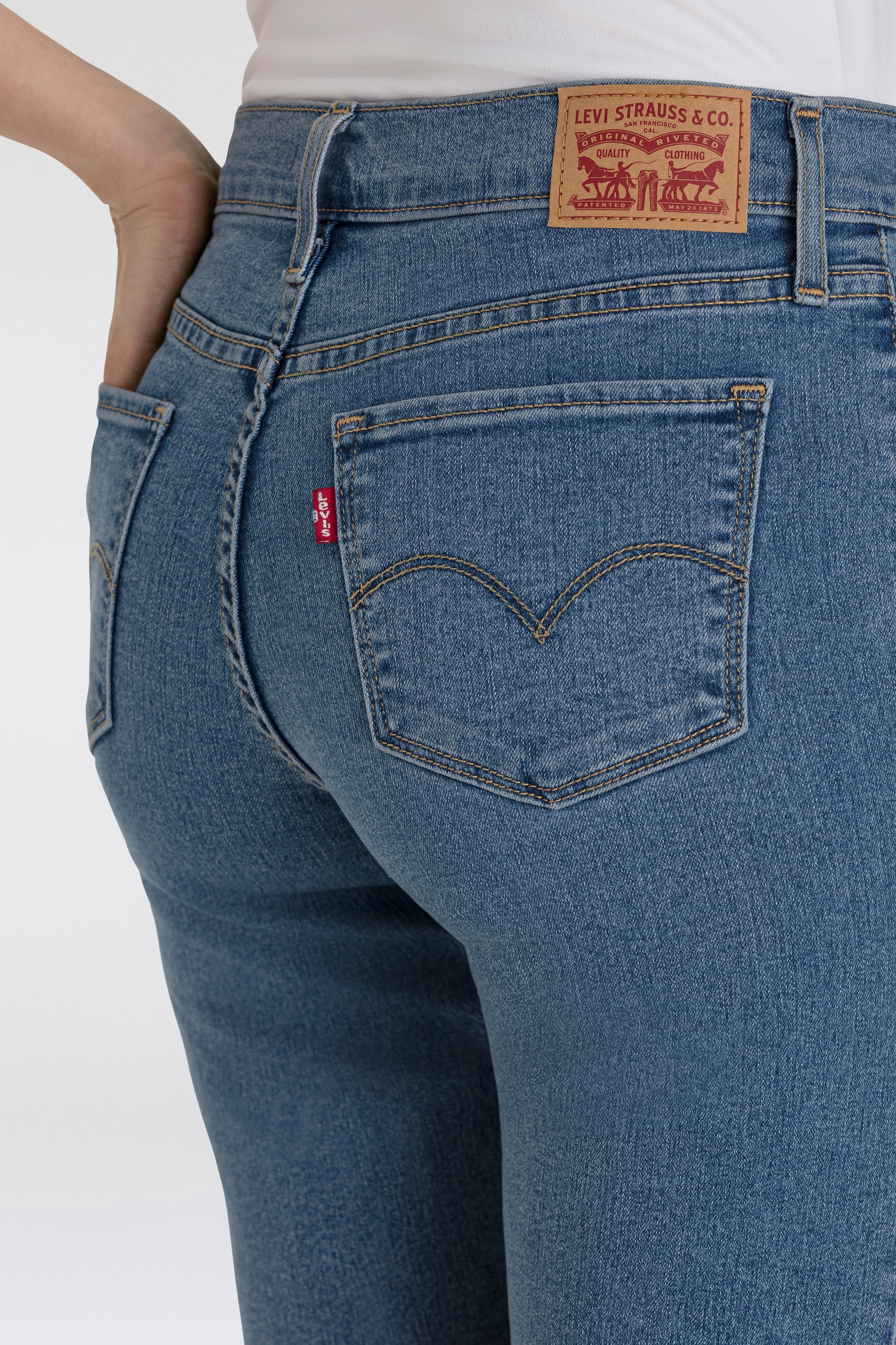 Levi's® Shorts »SHAPING BERMUDA«, Sommerhose im Five-Pocket Style