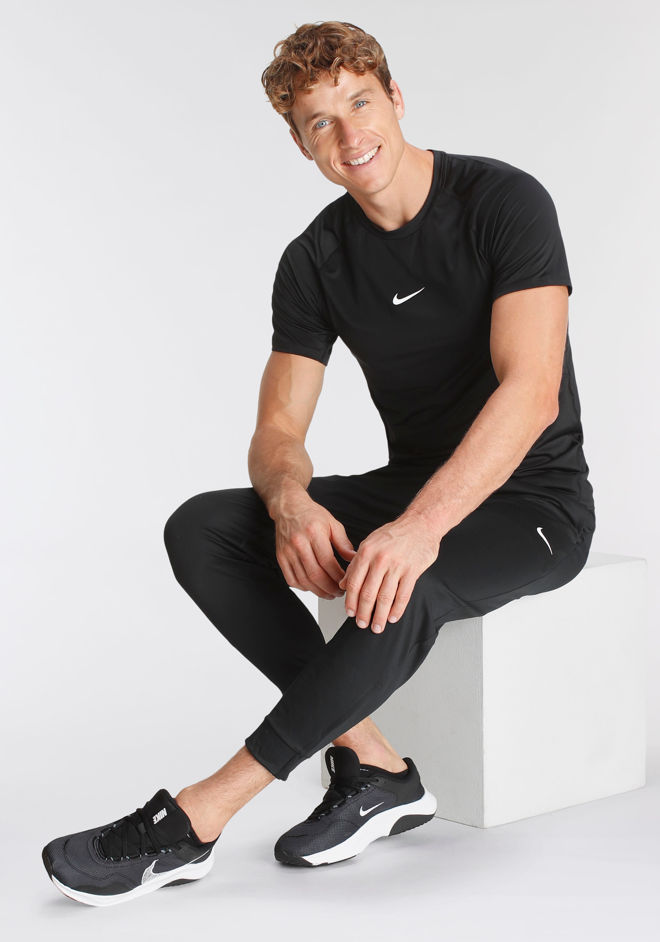 Nike Trainingshose »DRI-FIT TOTALITY MEN'S TAPERED FITNESS PANTS«