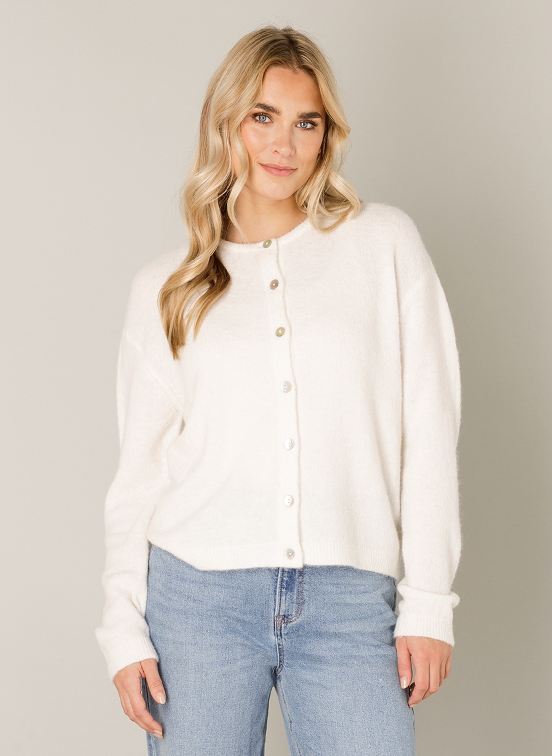 Base Level Cardigan »Yuli« mit Woll-Anteil und Knopfleiste