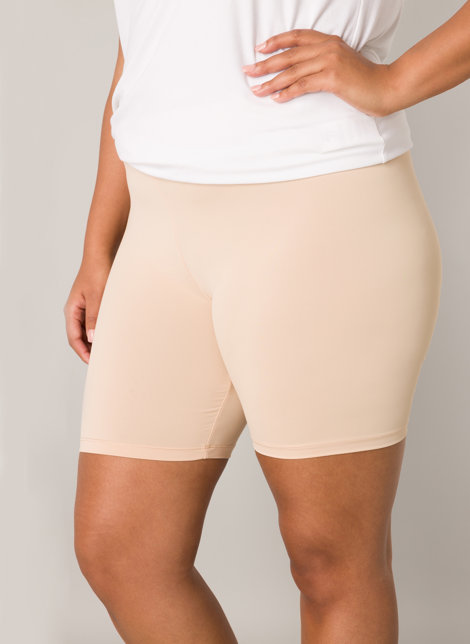 Base Level Curvy Shorts, mit Elasthan