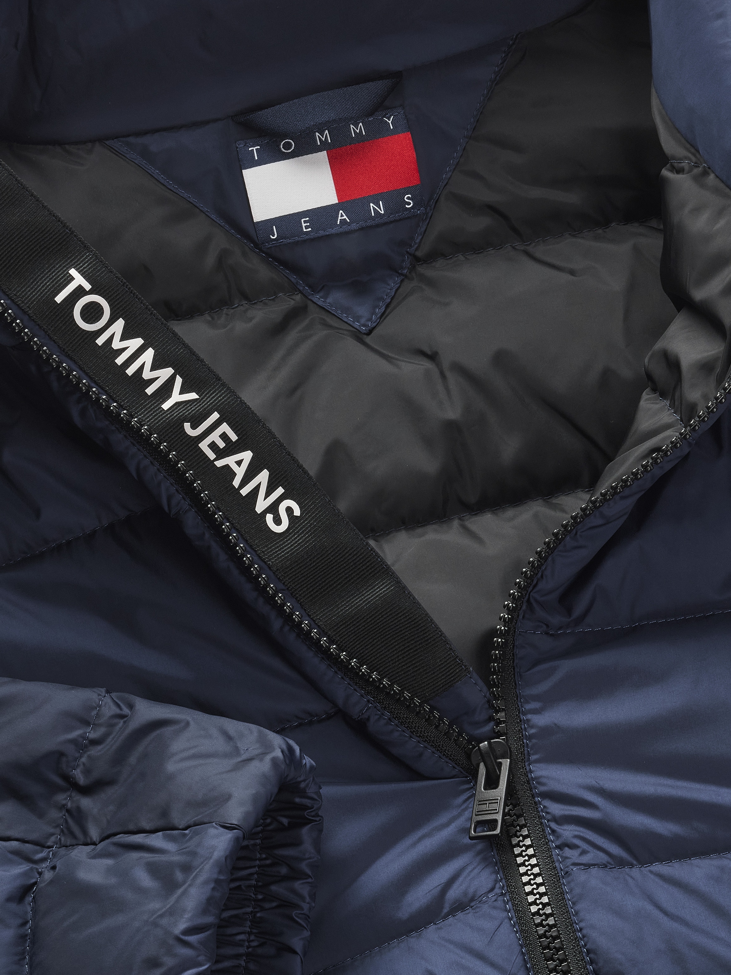 Tommy Jeans Plus Steppjacke »TJM LT DOWN JACKET EXT«, in Grossen Grössen, Logostickerei, Reissverschlusstaschen