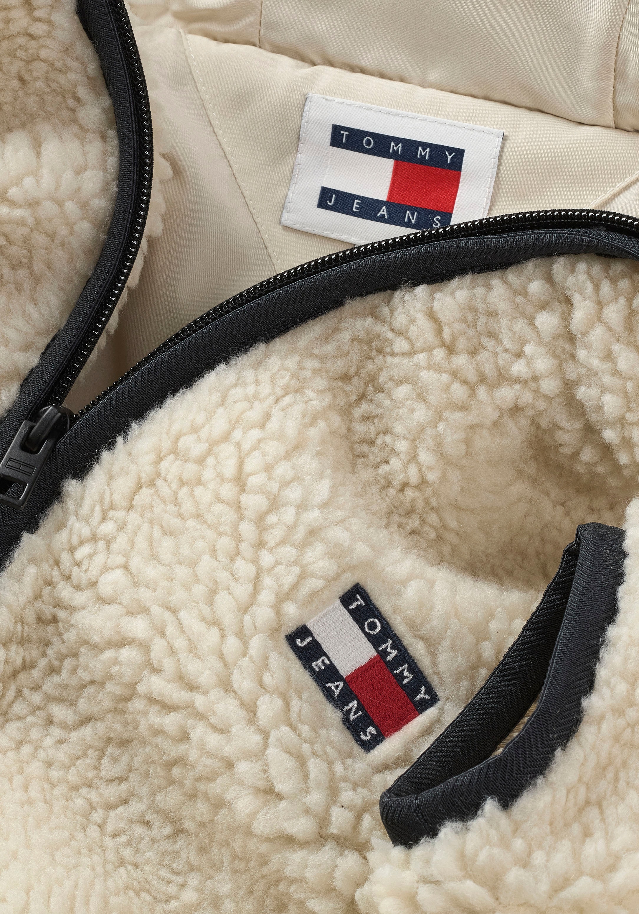 Tommy Jeans Plus Sweatjacke »TJM REG BADGE TEDDY ZIP TRU EXT«, Grosse Grössen