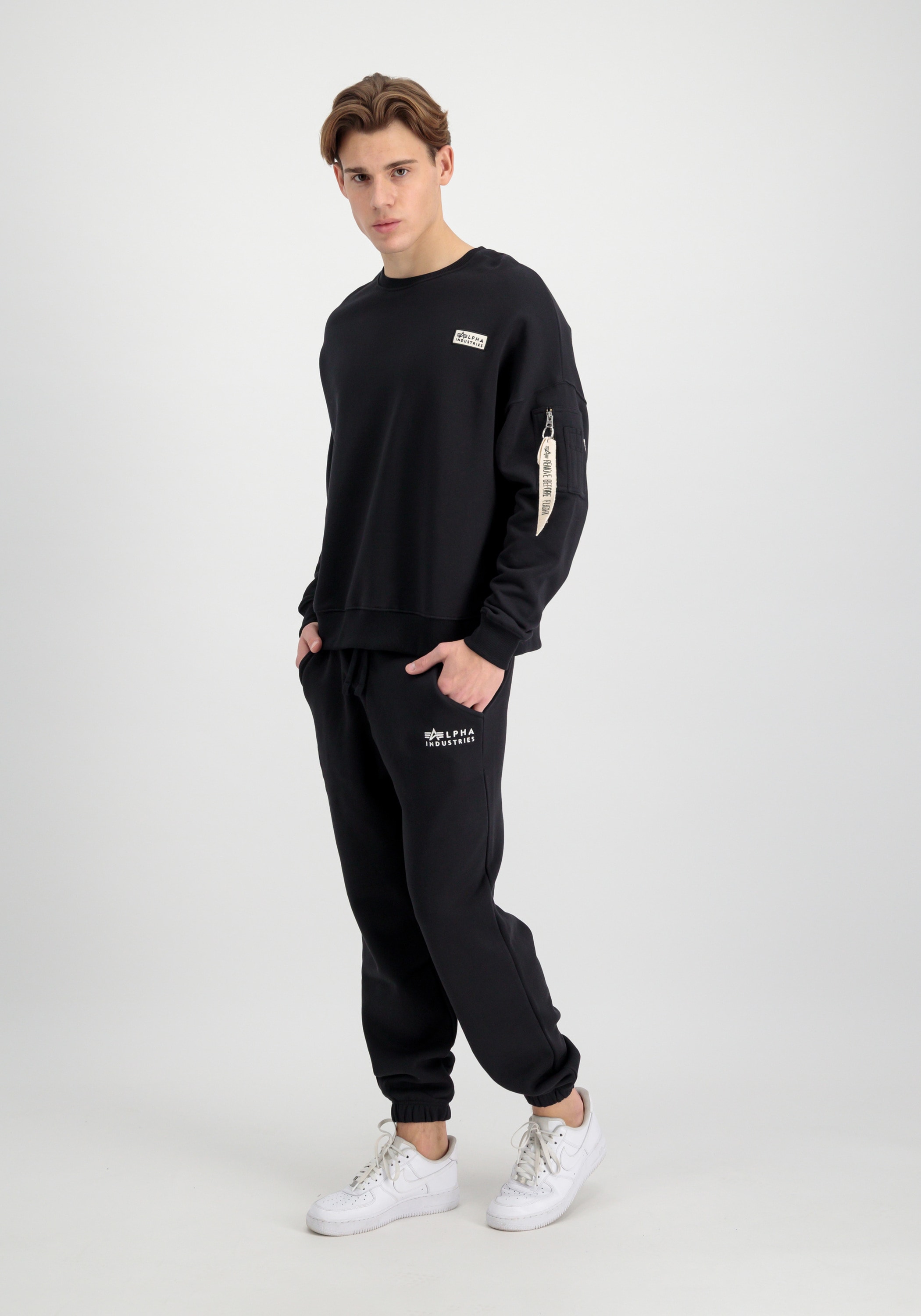 Alpha Industries Jogginghose »Alpha Industries Men - Jogger Organics EMB Regular Jogger«