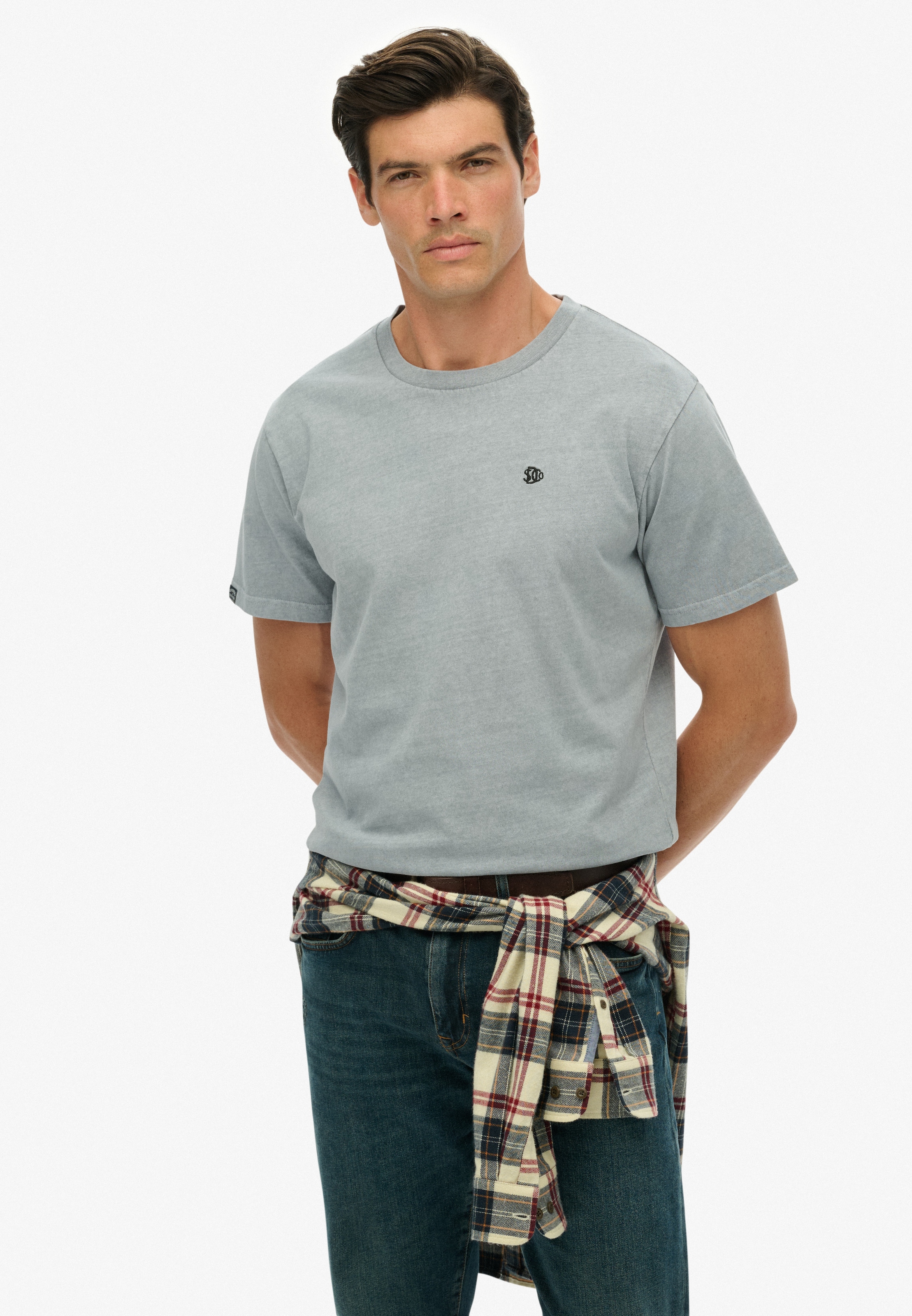 Superdry Rundhalsshirt "ESSENTIALS RELAXED TEE" Relaxed Fit, aus Baumwolle und Single Jersey, mit Logostickerei