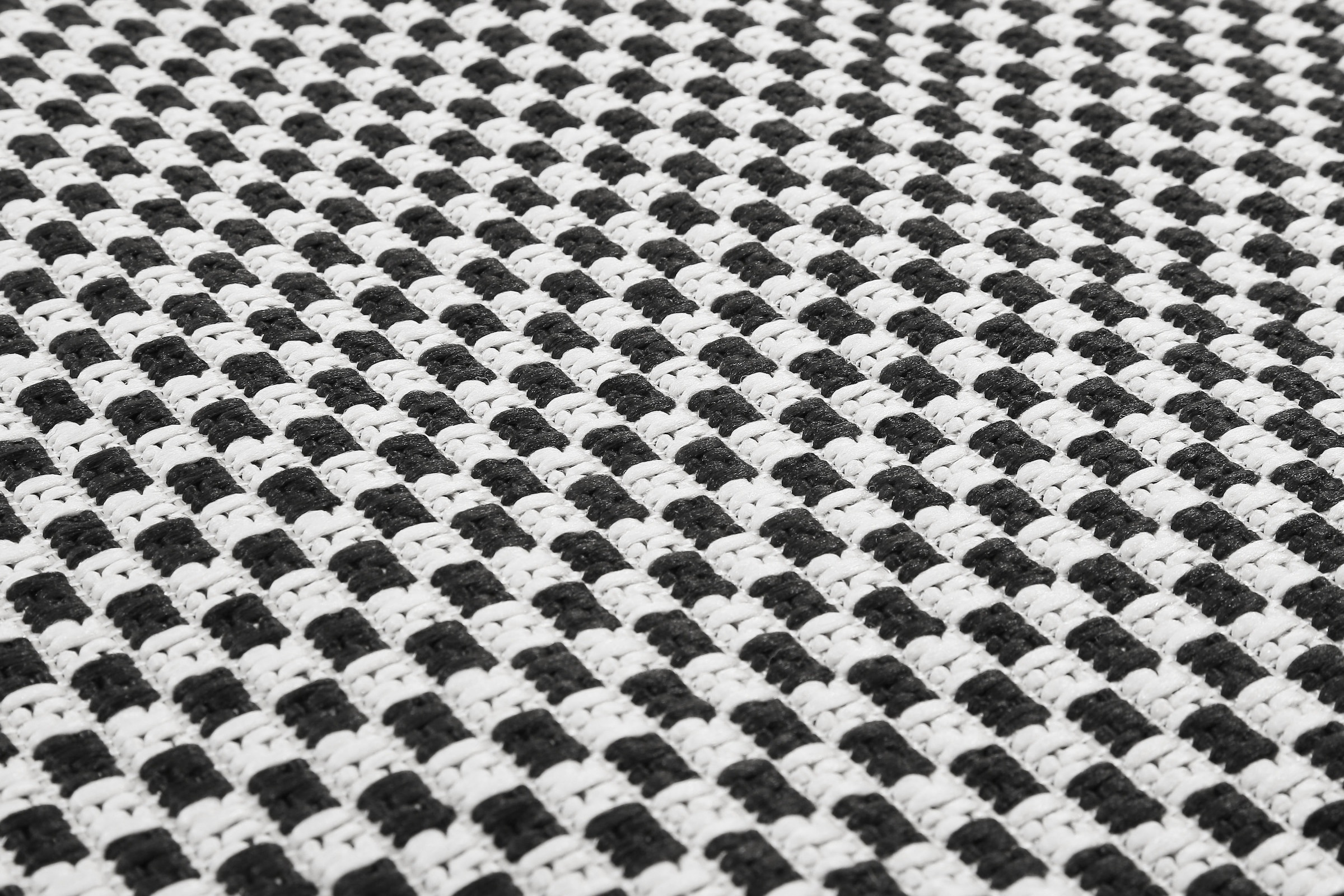 Esprit Outdoorteppich »Raccoon,  ESP-22557«, rechteckig, 4 mm Höhe, Läufer, wetterfest,schwarz weiss kariert, ideal für Balkon, Terrasse