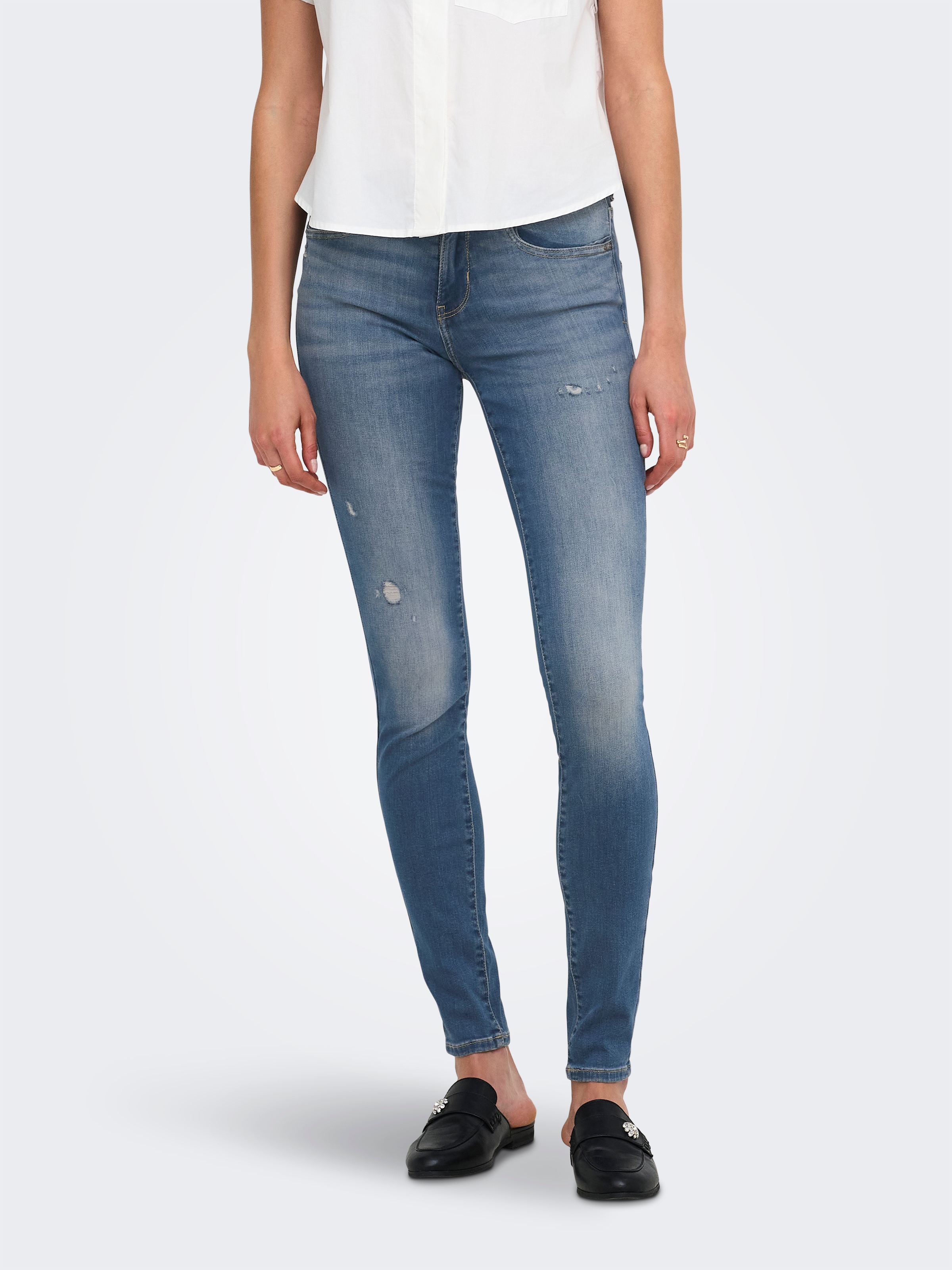 ONLY Skinny-fit-Jeans "ONLBLUSH MW SK DET DES BACK EMB DNM" Baumwollmischung, Destroyed Details, Stickerei an Gesässtasche