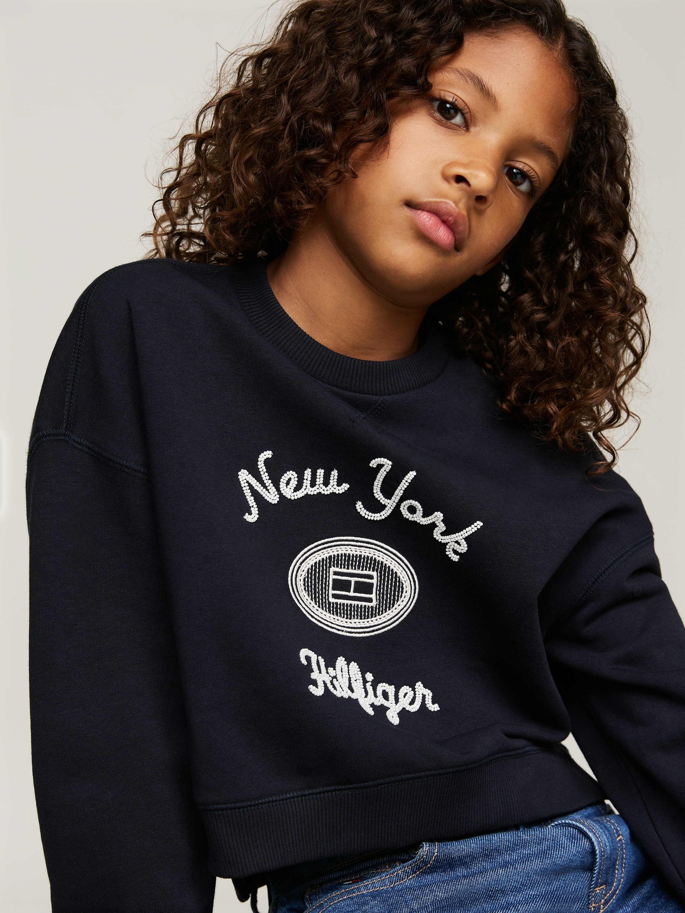 Tommy Hilfiger Langarmshirt »HILFIGER NY EMBROIDERED CREWNECK«, Kinder bis 16 Jahre mit Logostickerei