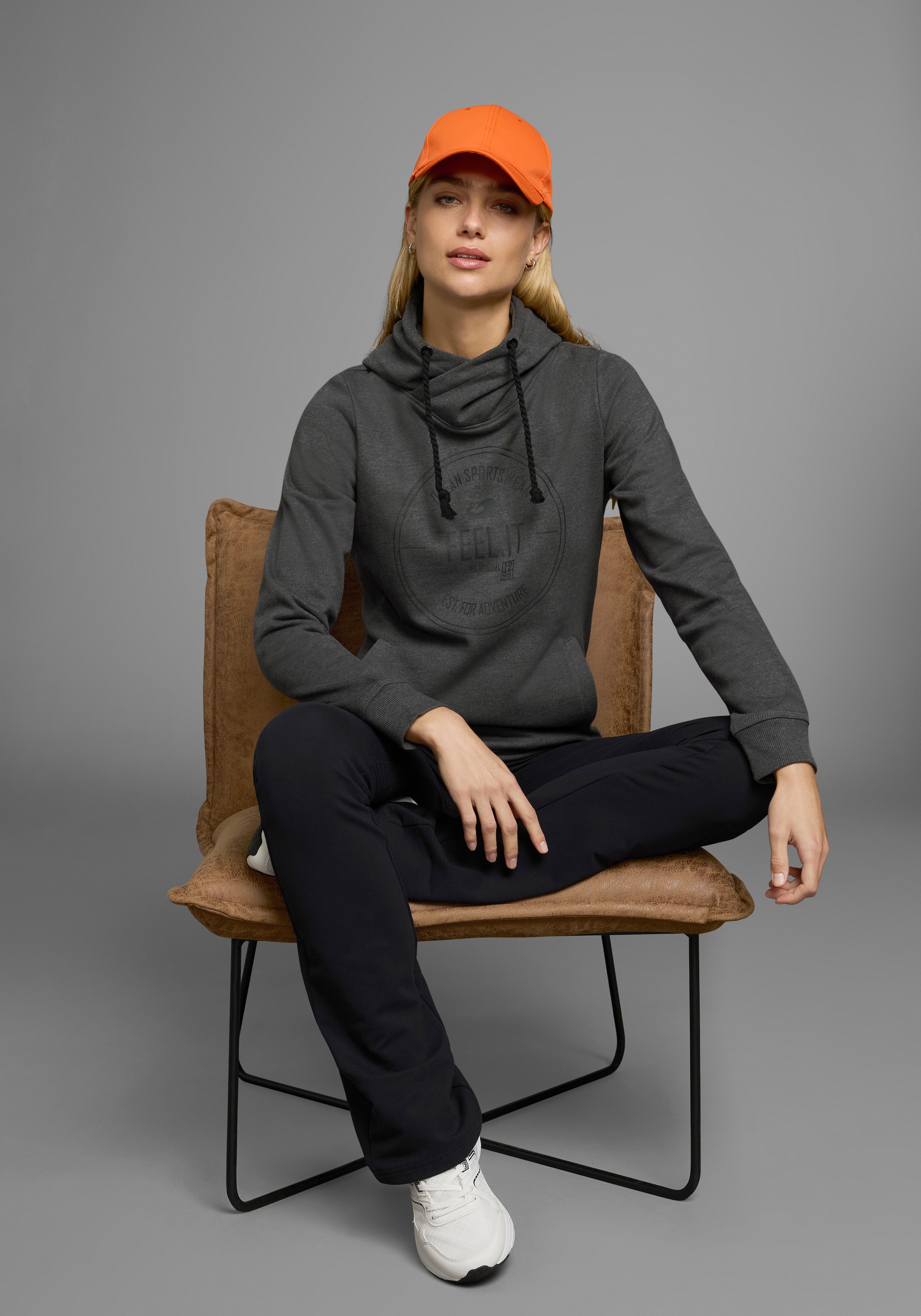 Ocean Sportswear Kapuzensweatshirt »Essentials Sweatshirt«, Langarm, figurbetonter Schnitt, unifarben