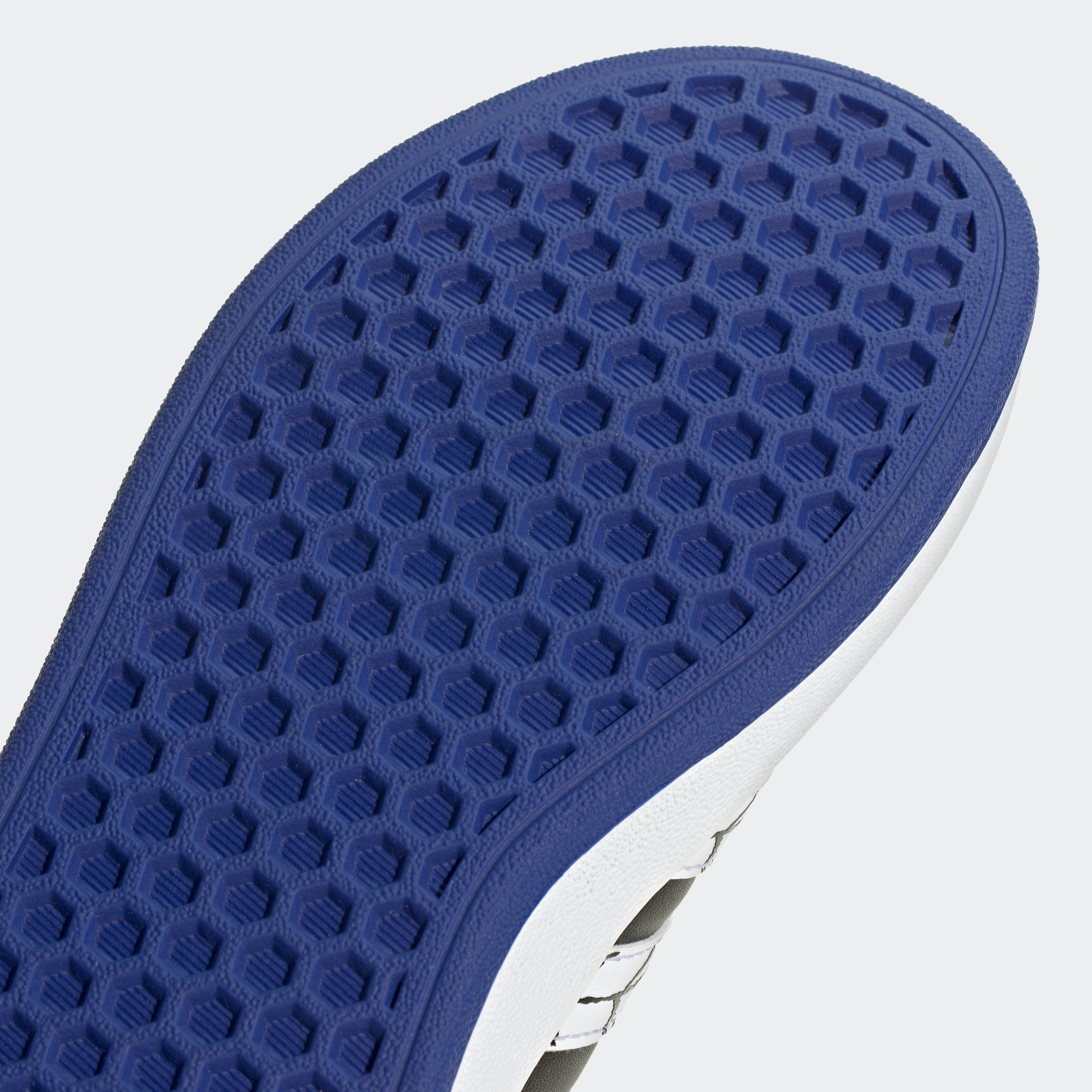 adidas Sportswear Sneaker »ADIDAS MARVEL SPIDER-MAN KIDS GRAND COURT SCHUH«, Design auf den Spuren des adidas Superstar