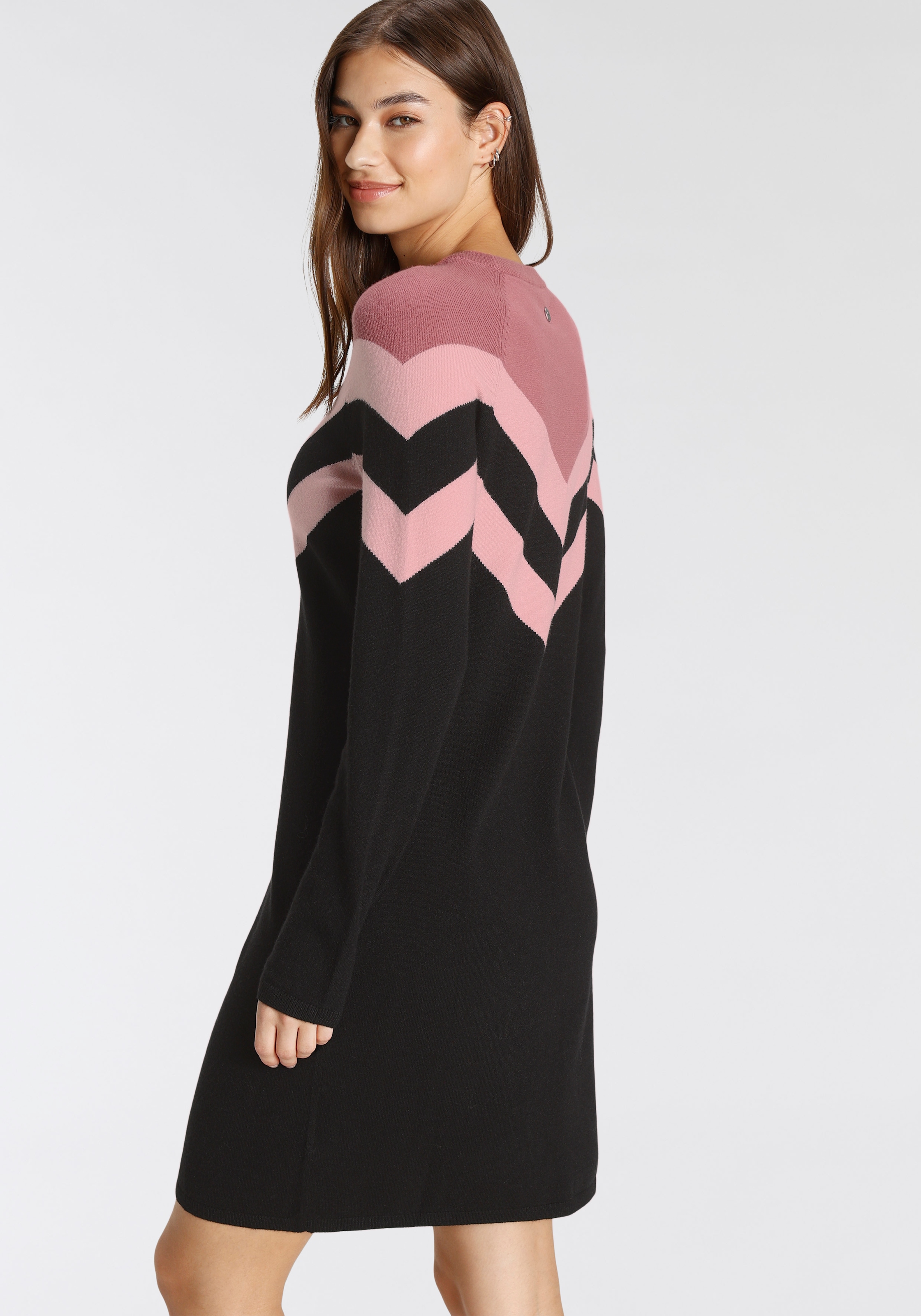 Tamaris Strickkleid, legerer Look, aus Viskosemischung, lange Raglanärmel