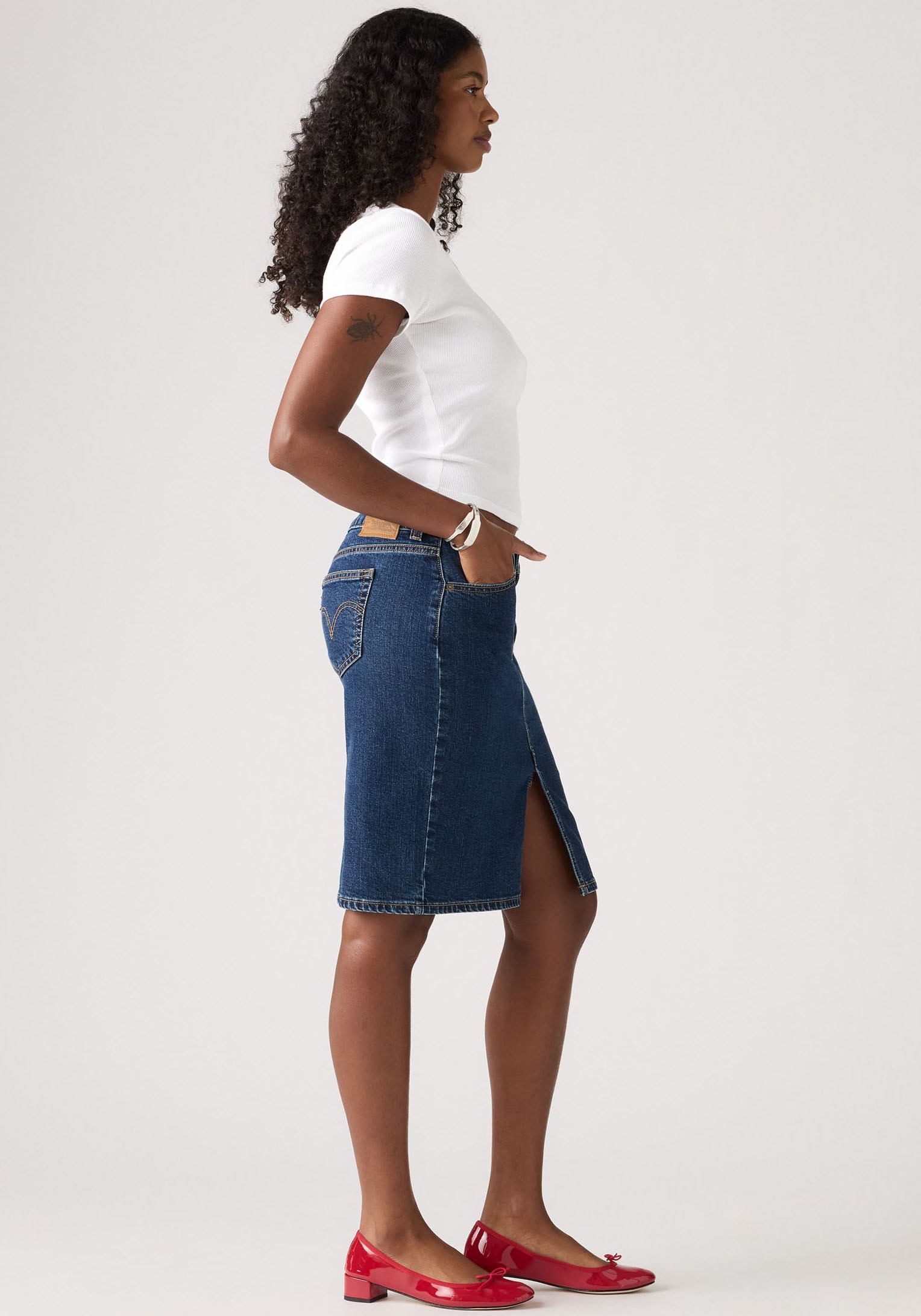 Levi's® Jeansrock »LOW MIDI SKIRT ME«, mit Schlitz für mehr Bewegungsfreiheit