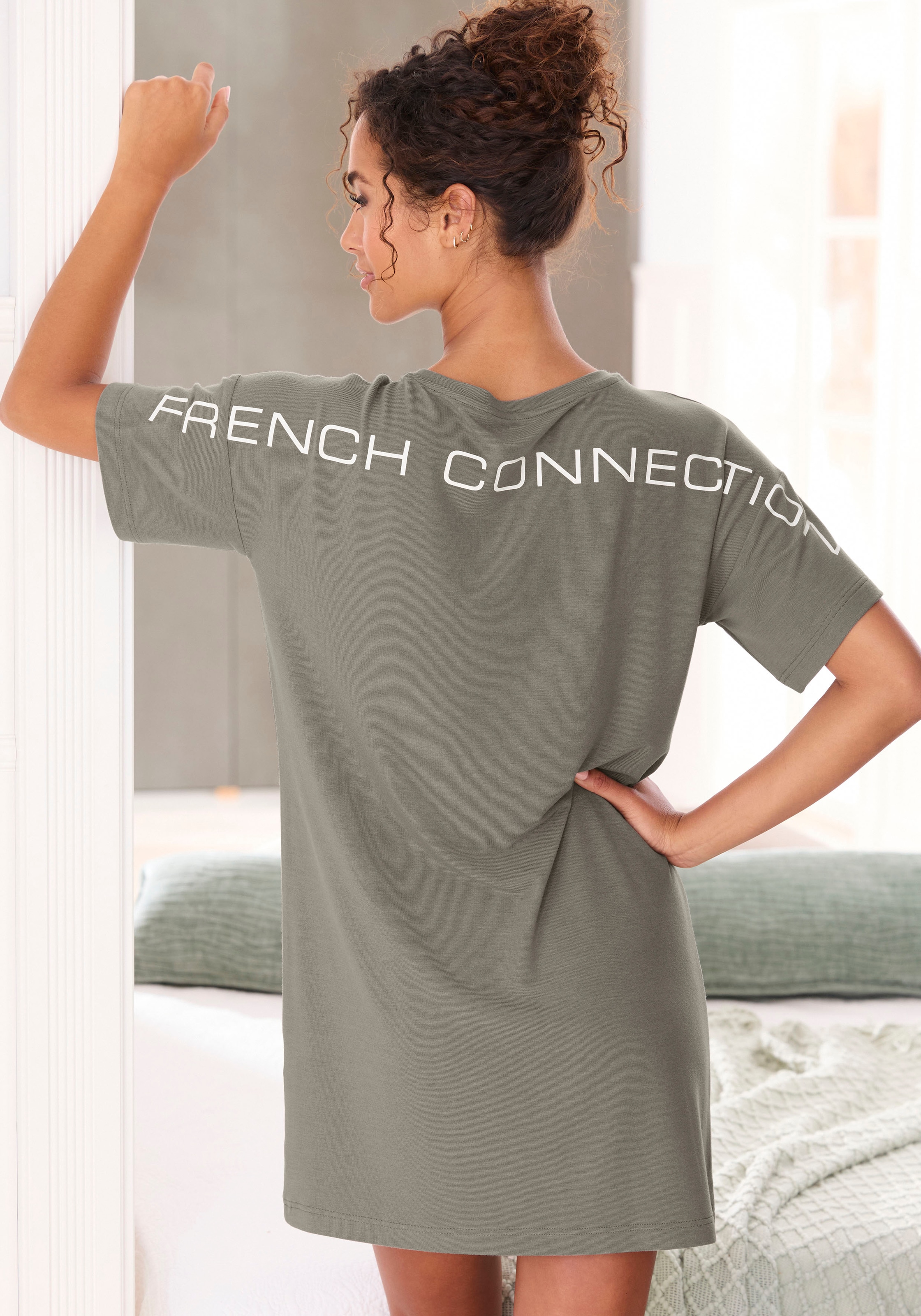 French Connection Nachthemd mit grossem Logoprint auf dem Rücken