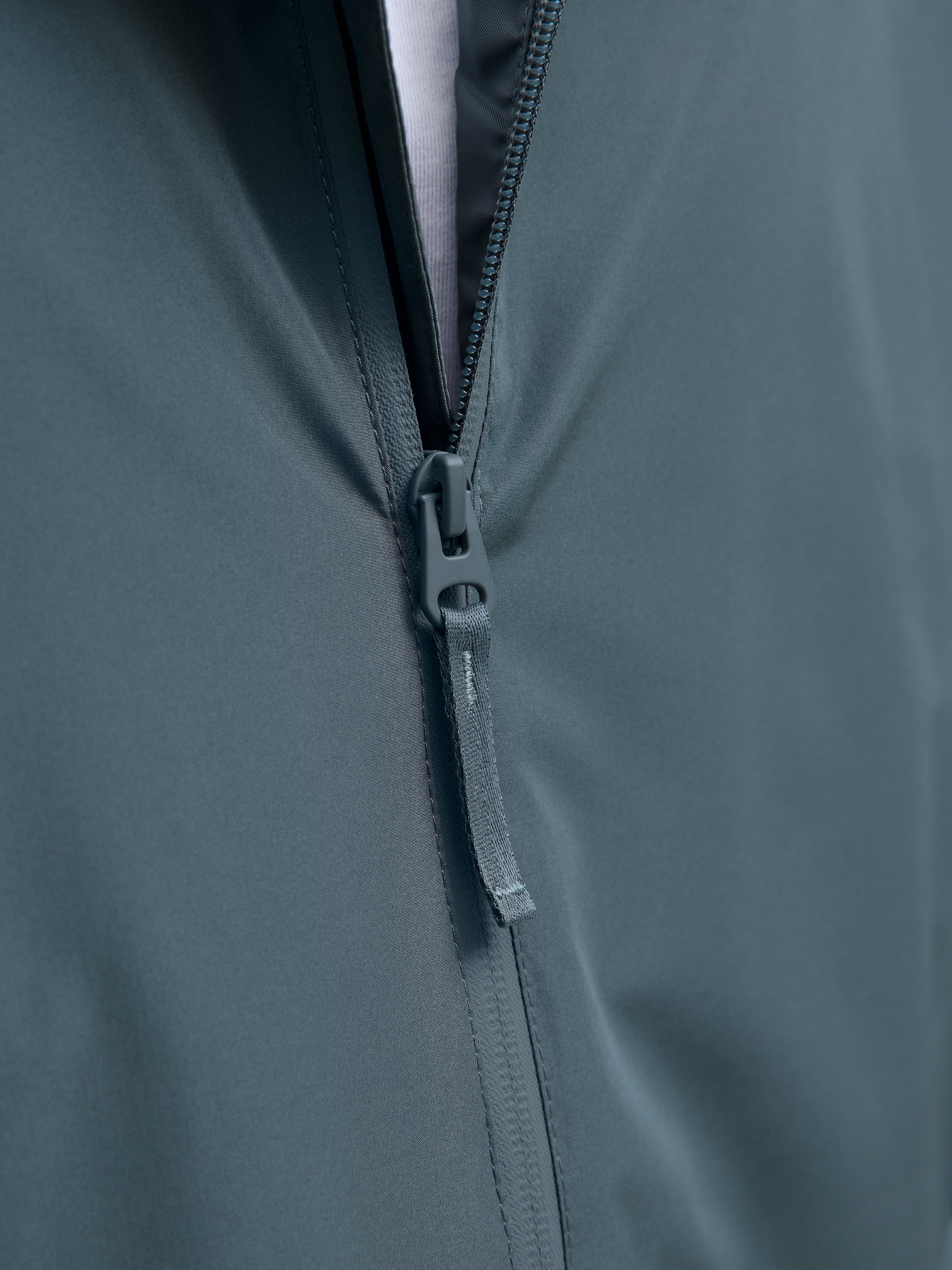 Jack & Jones Outdoorjacke »JJEFLYNN FUNCTIONAL JACKET NOOS«, mit Kapuze, mit Kordelzug