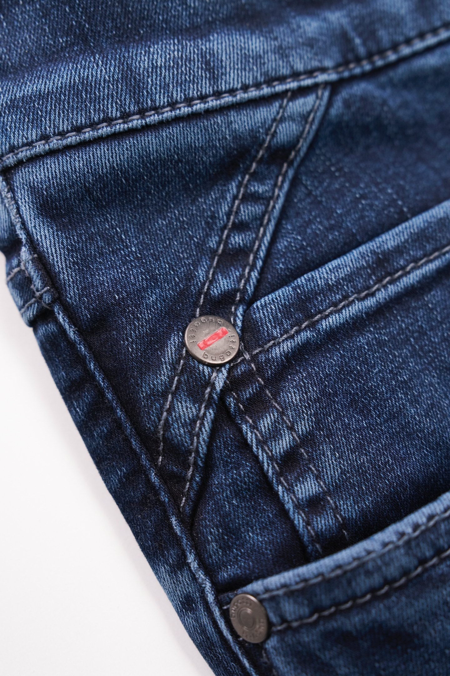 bugatti 5-Pocket-Jeans »Basic Essentials«, besonders bequem