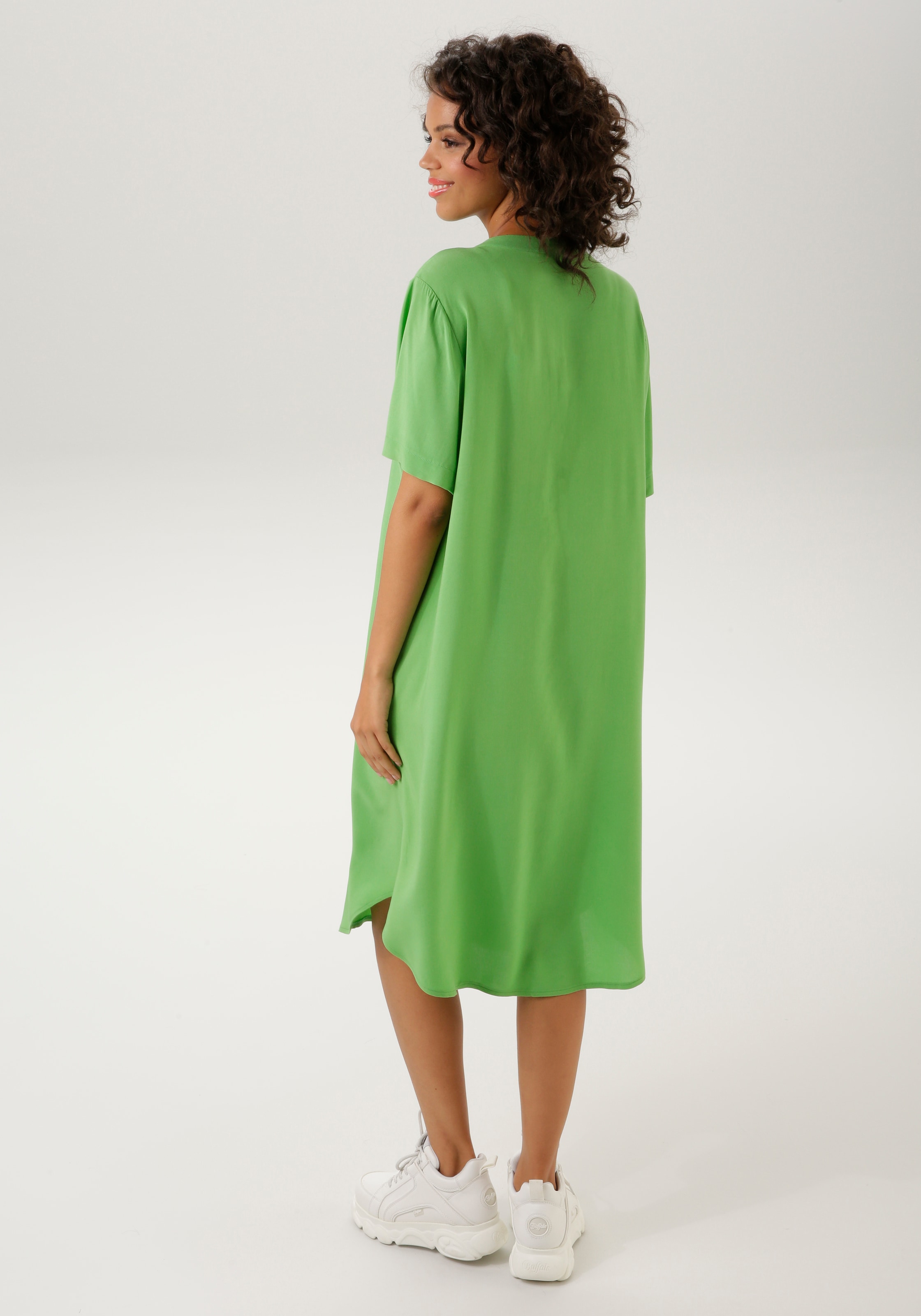 Aniston CASUAL Blusenkleid, in trendigen Farben