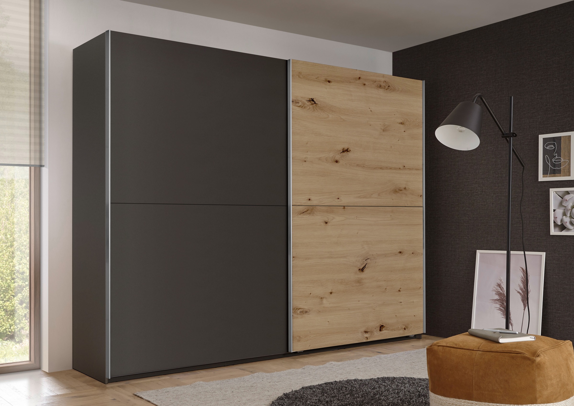 Schlafkontor Schwebetürenschrank »Mesio, 2-türiger Kleiderschrank, Schiebetürenschrank mit viel Stauraum«, inklusive Hoteleinteilungen aussen und Einlegeböden oben