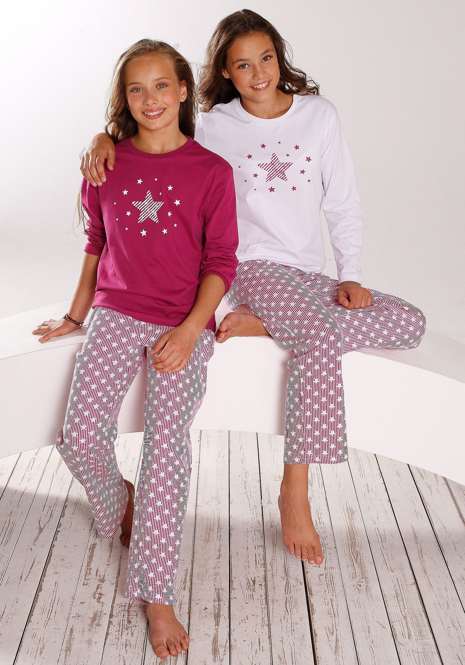 petite fleur Pyjama, (Set, 4 tlg., 2 Stück), modischer Sternendruck auf den Shirts und Hosen