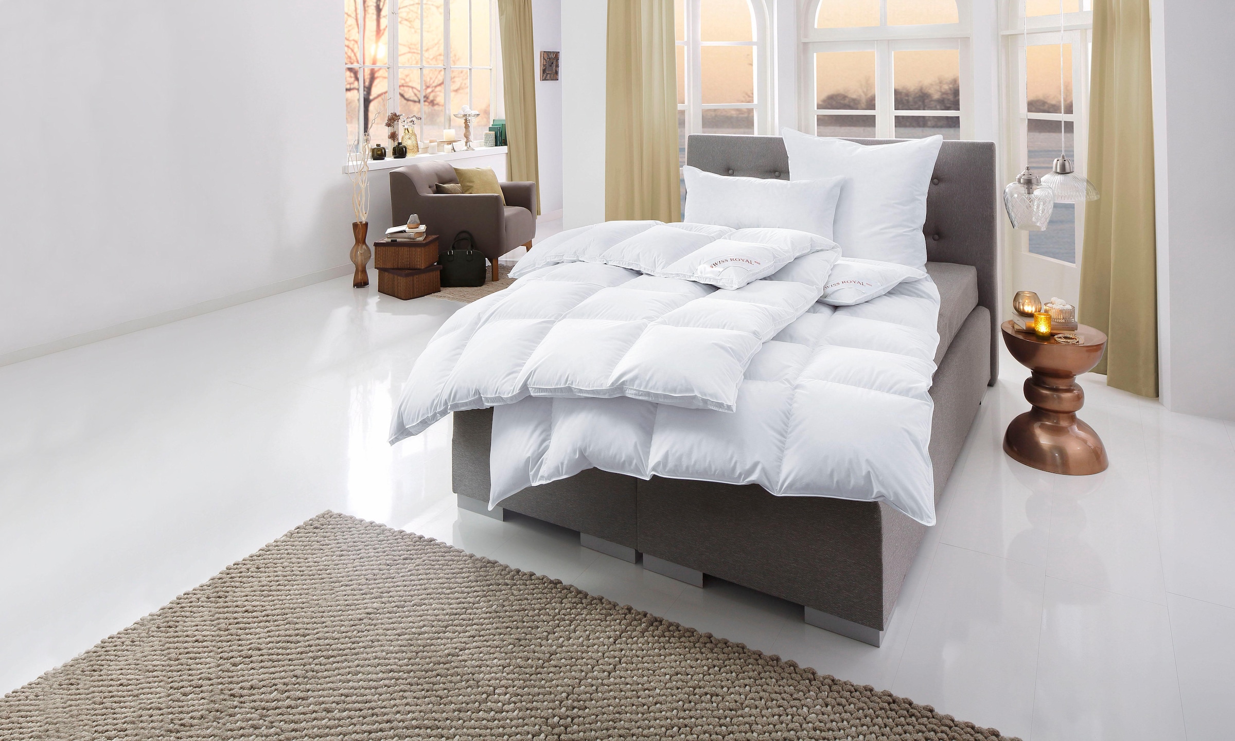 Haeussling Daunenbettdecke »Swiss Royal, Bettdecken für Sommer und Winter, Ganzjahresdecke, Decke«, warm, Füllung 90% Daunen, 10% Federn, Bezug 100% Baumwolle, (1 St.), Bettdecke 135x200 cm, 155x220 cm & weitere Grössen, Made in Germany