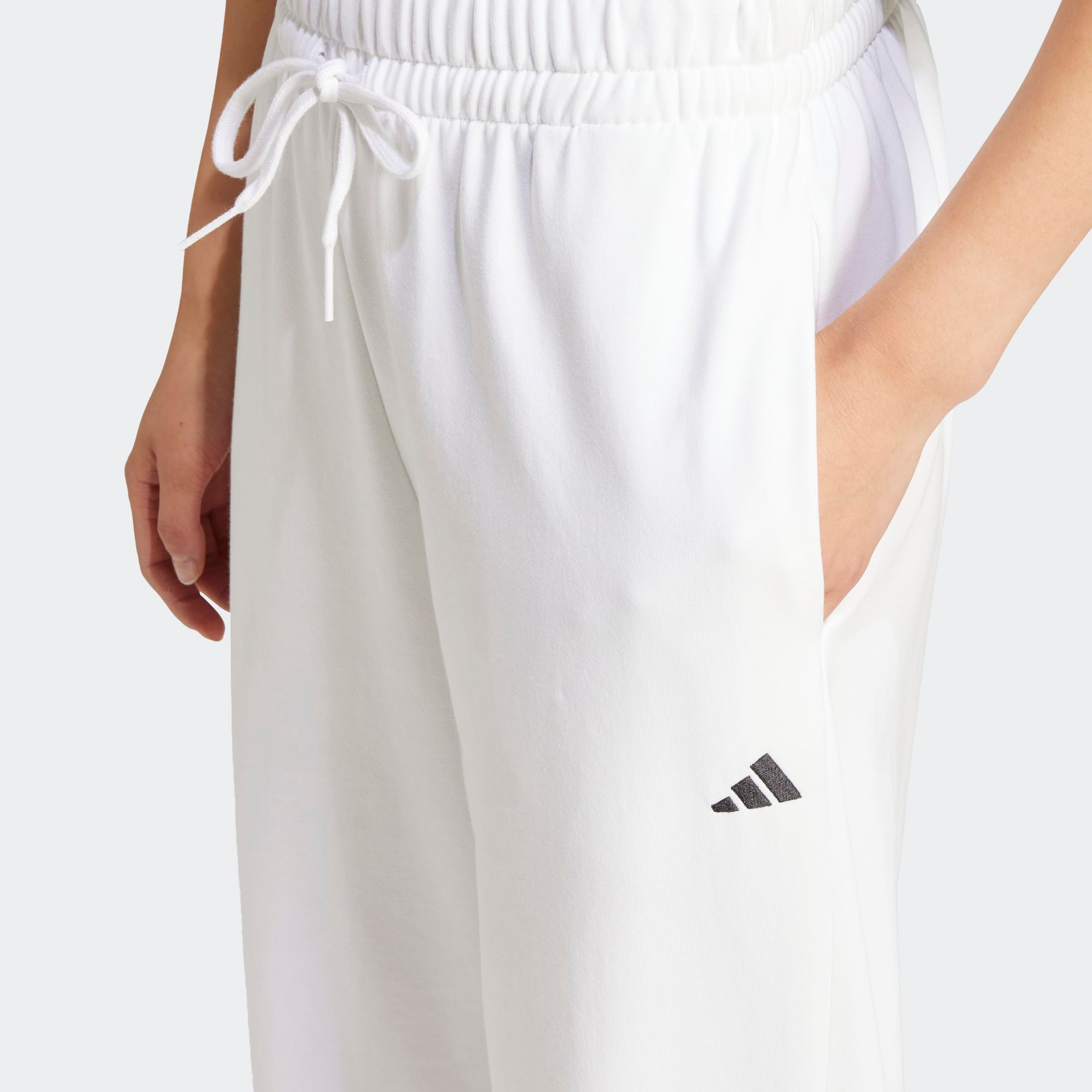 adidas Sportswear Sporthose »W SL FT CF PT«, (1 tlg.), Locker geschnitten, hoher Bund, aus weichem French Terry Material