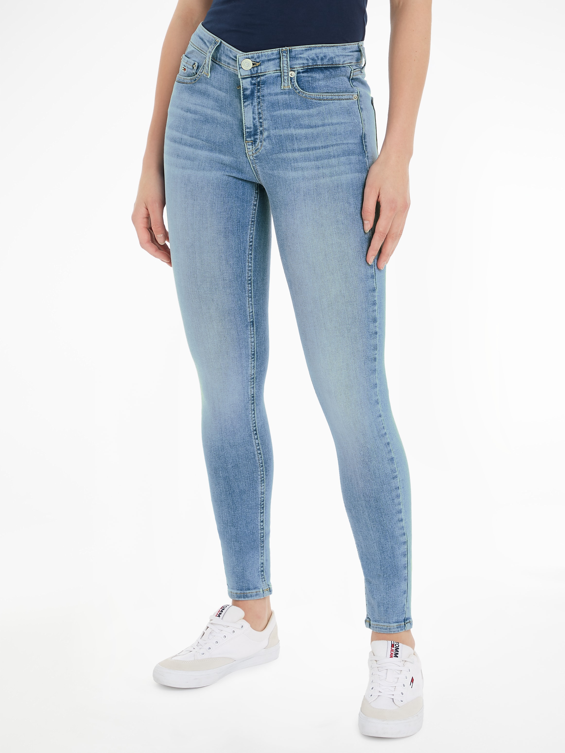 Tommy Jeans Skinny-fit-Jeans »Tommy Jeans - Damenjeans- NORA Mid Rise - Skinny Fit«, mit Waschung, Logo-Badge