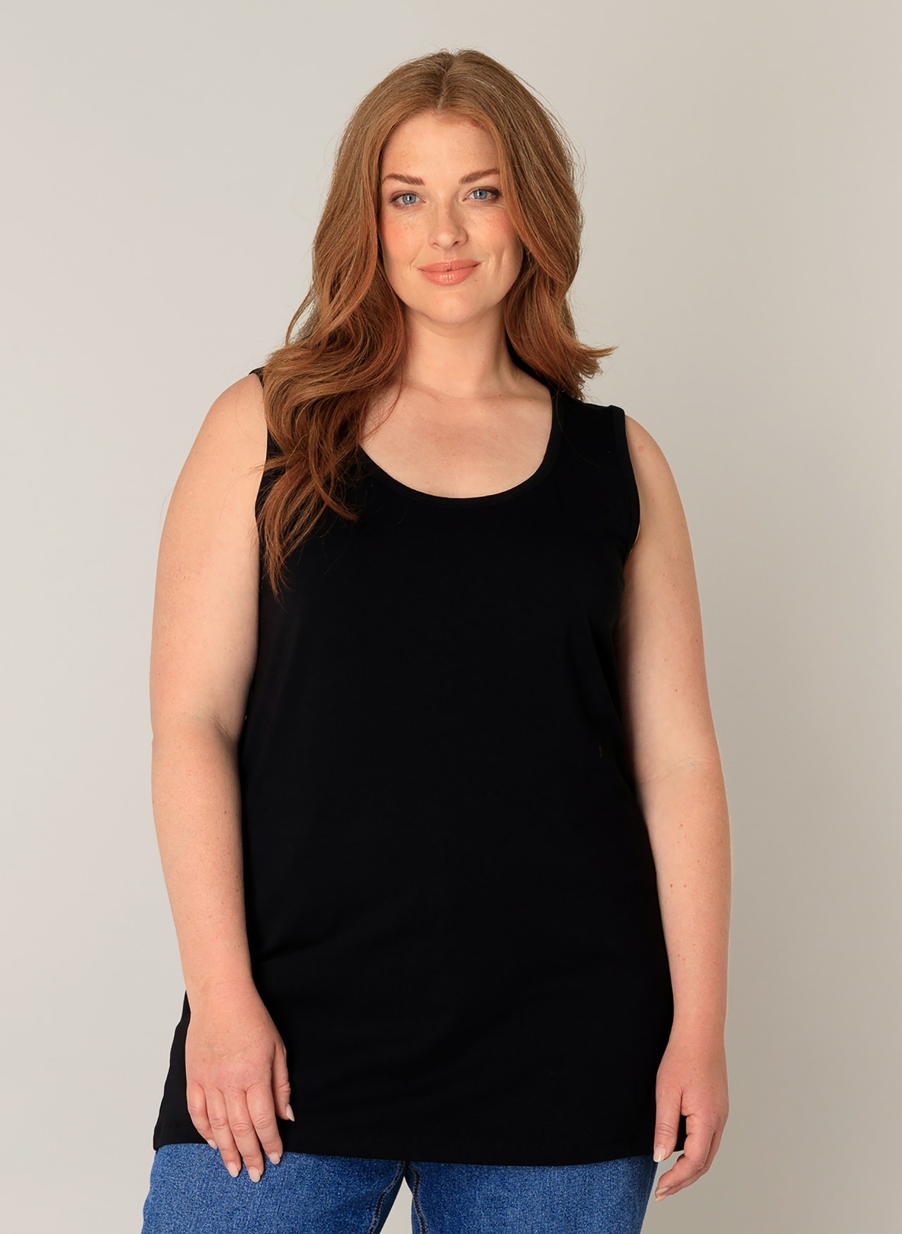 Base Level Curvy Longtop mit weitem Rundhalsausschnitt