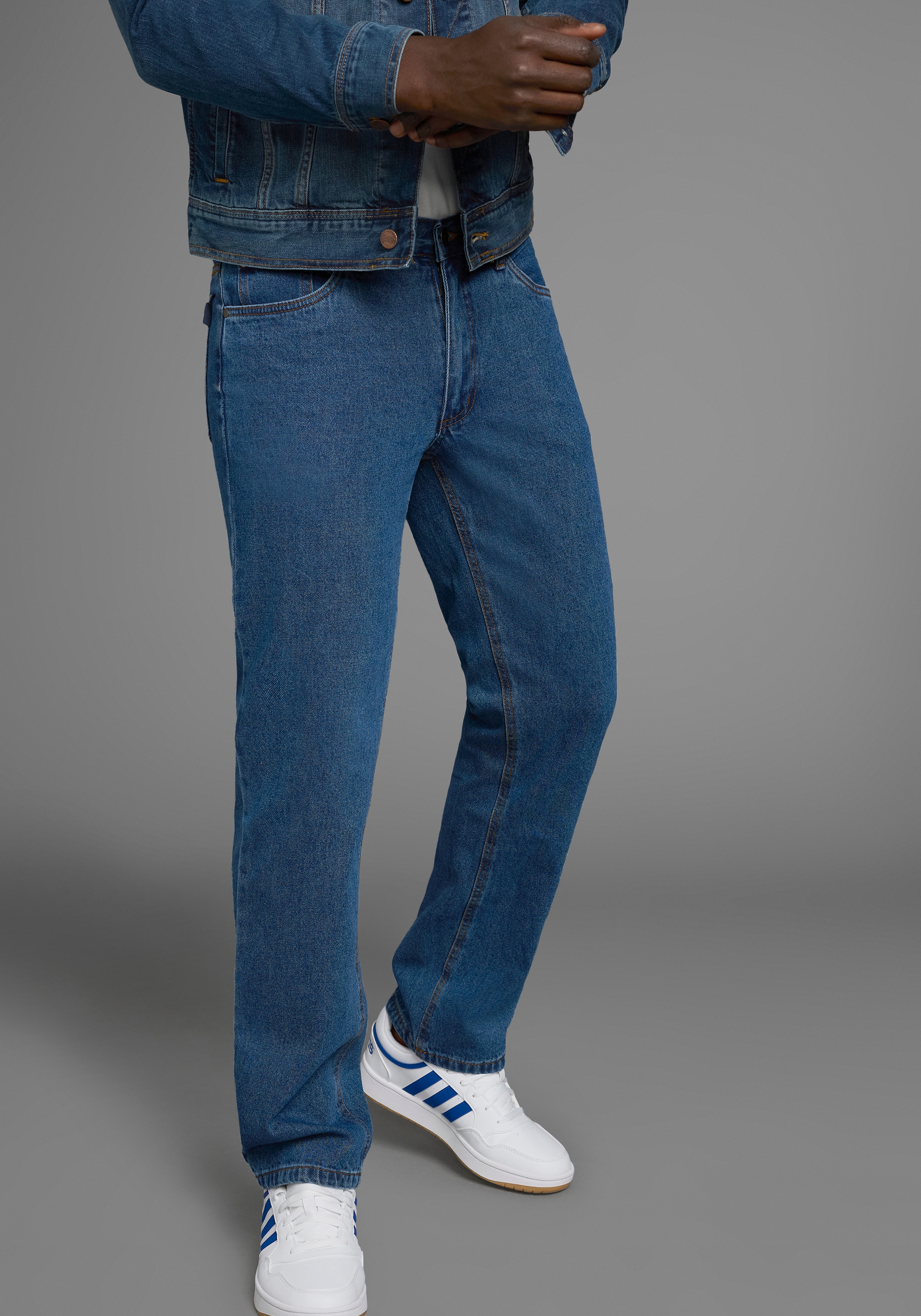 Arizona Regular-fit-Jeans »James«, regular fit, gerades Bein, Five-Pocket-Form, normale Leibhöhe