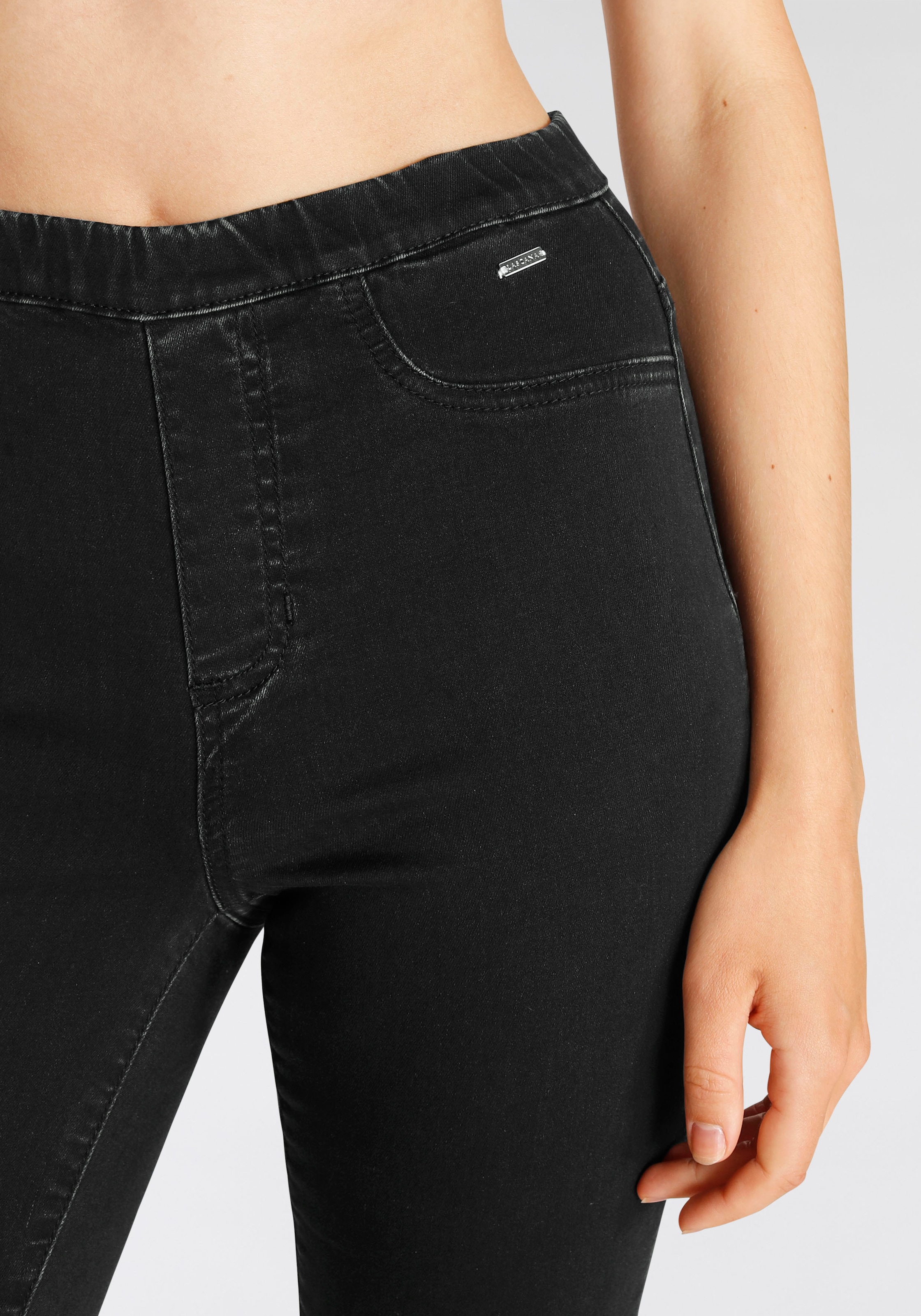 Buffalo Jeggings, mit ausgestelltem Bein