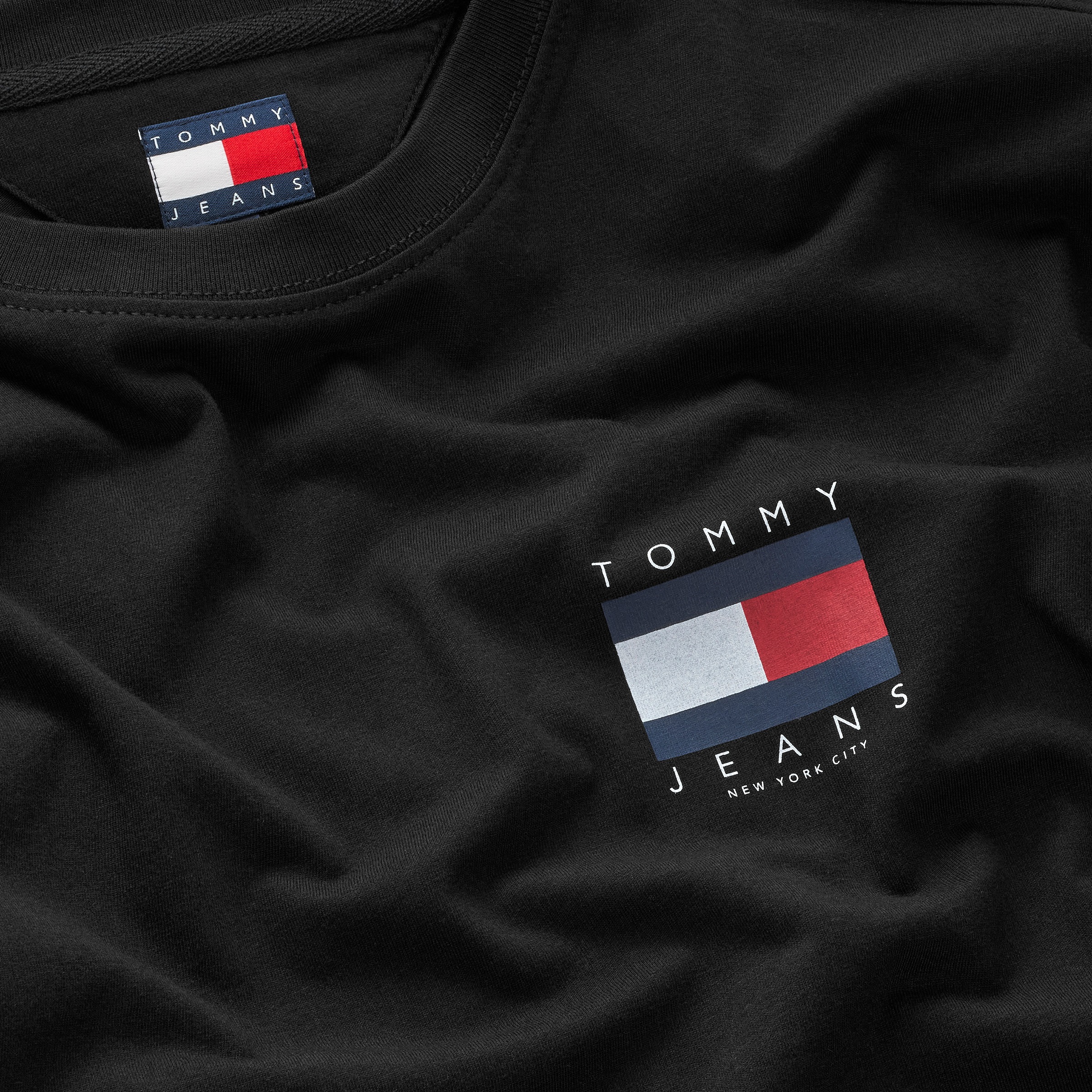 Tommy Jeans T-Shirt »TJM REG FLAG GRAPH BCKPRNT T EXT«, Mit Rundhalsausschnitt