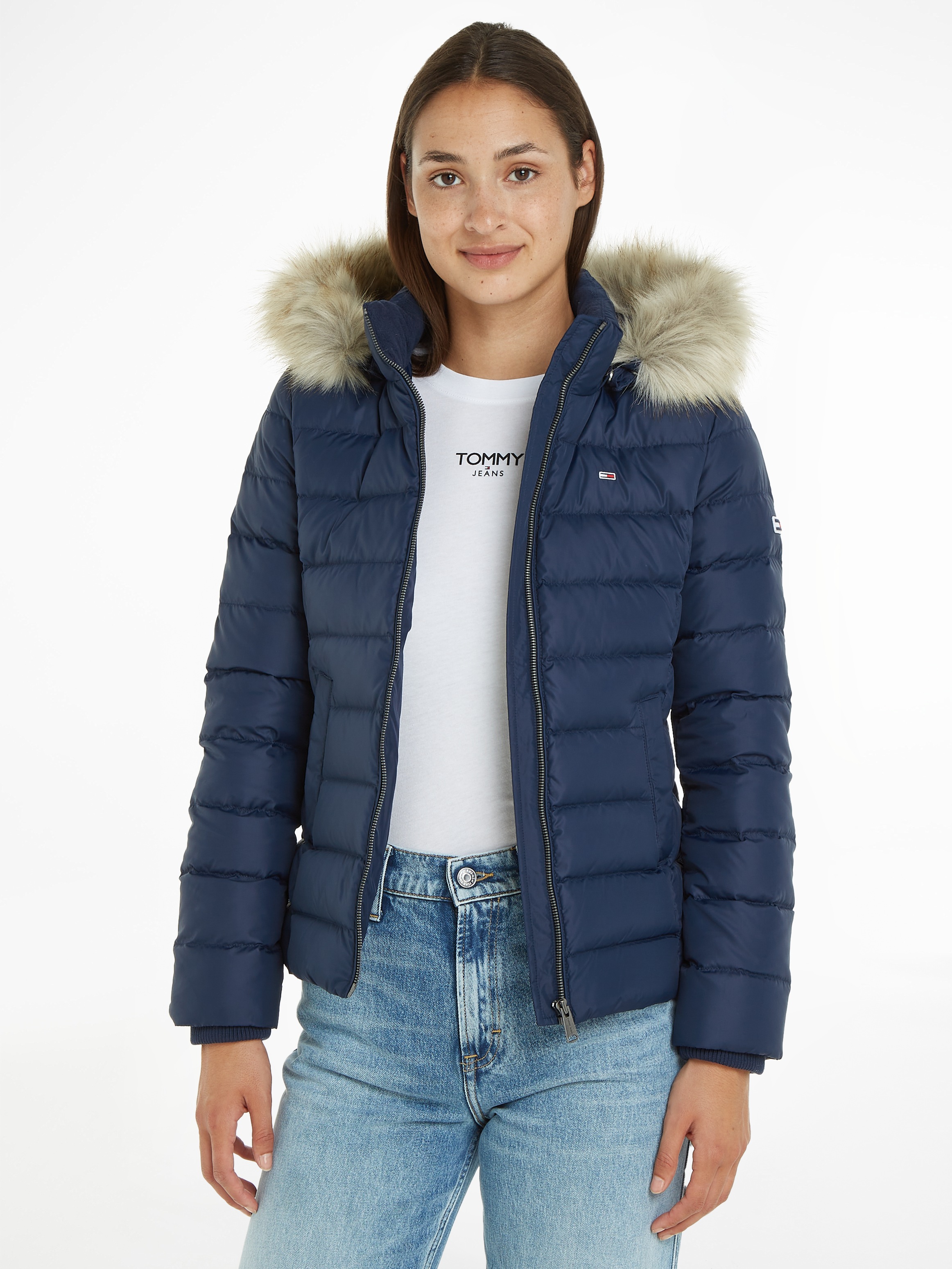 Tommy Jeans Daunenjacke »BASIC HOODED DOWN JACKET« mit Kapuze mit Fellimitat an der Kapuze & Tommy Jeans Logo-Flag