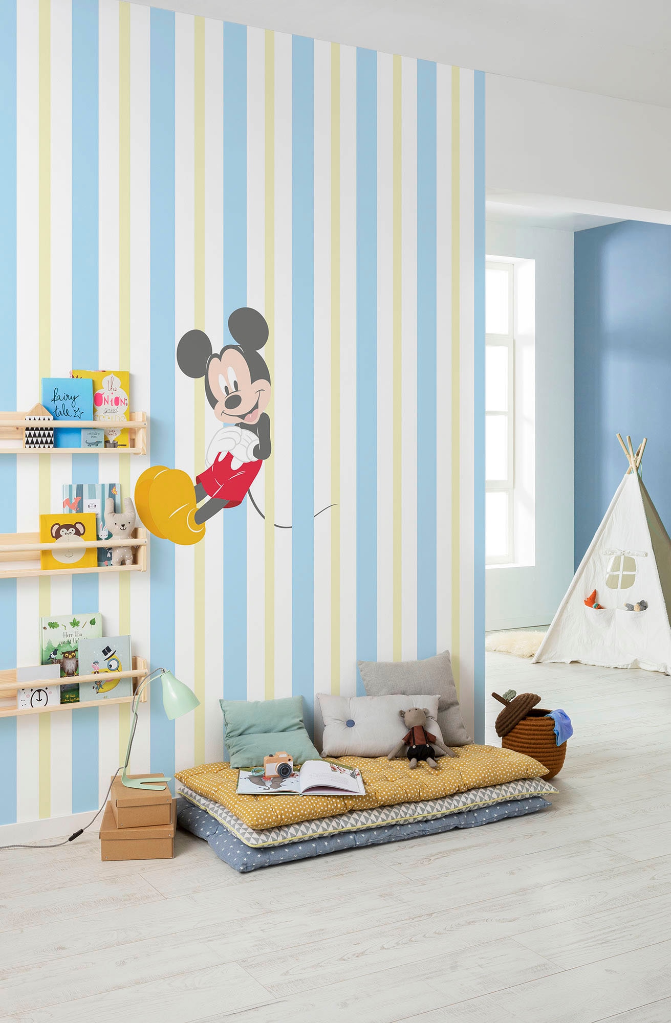 Komar Vliestapete »Digitaldruck Vlies - Mickey Relax - Grösse 200 x 250 cm«, bedruckt, Kinderzimmer