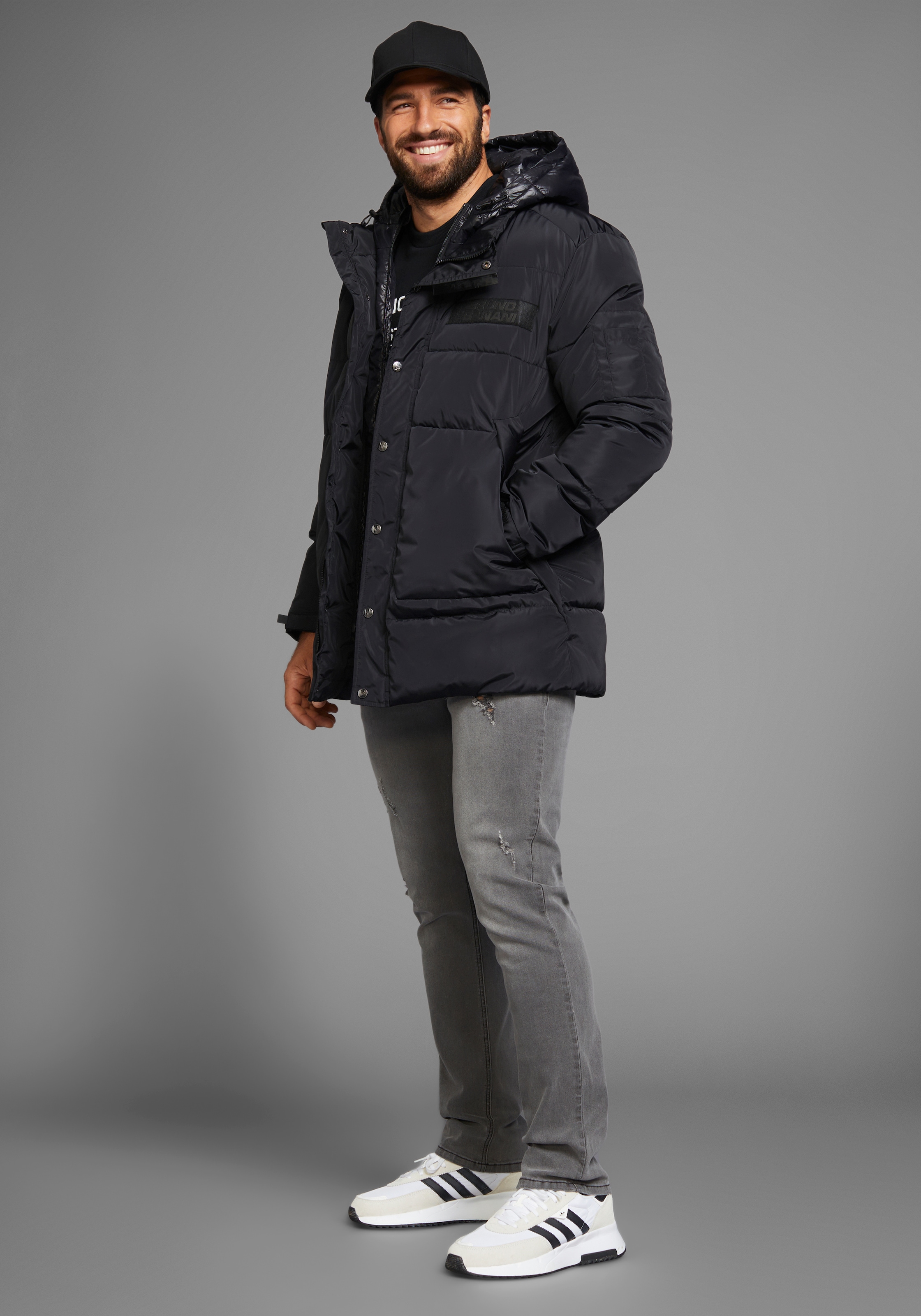 Bruno Banani Winterjacke, mit Kapuze, wärmendes Material, hochschliessender Kragen, verstellbare Kapuze